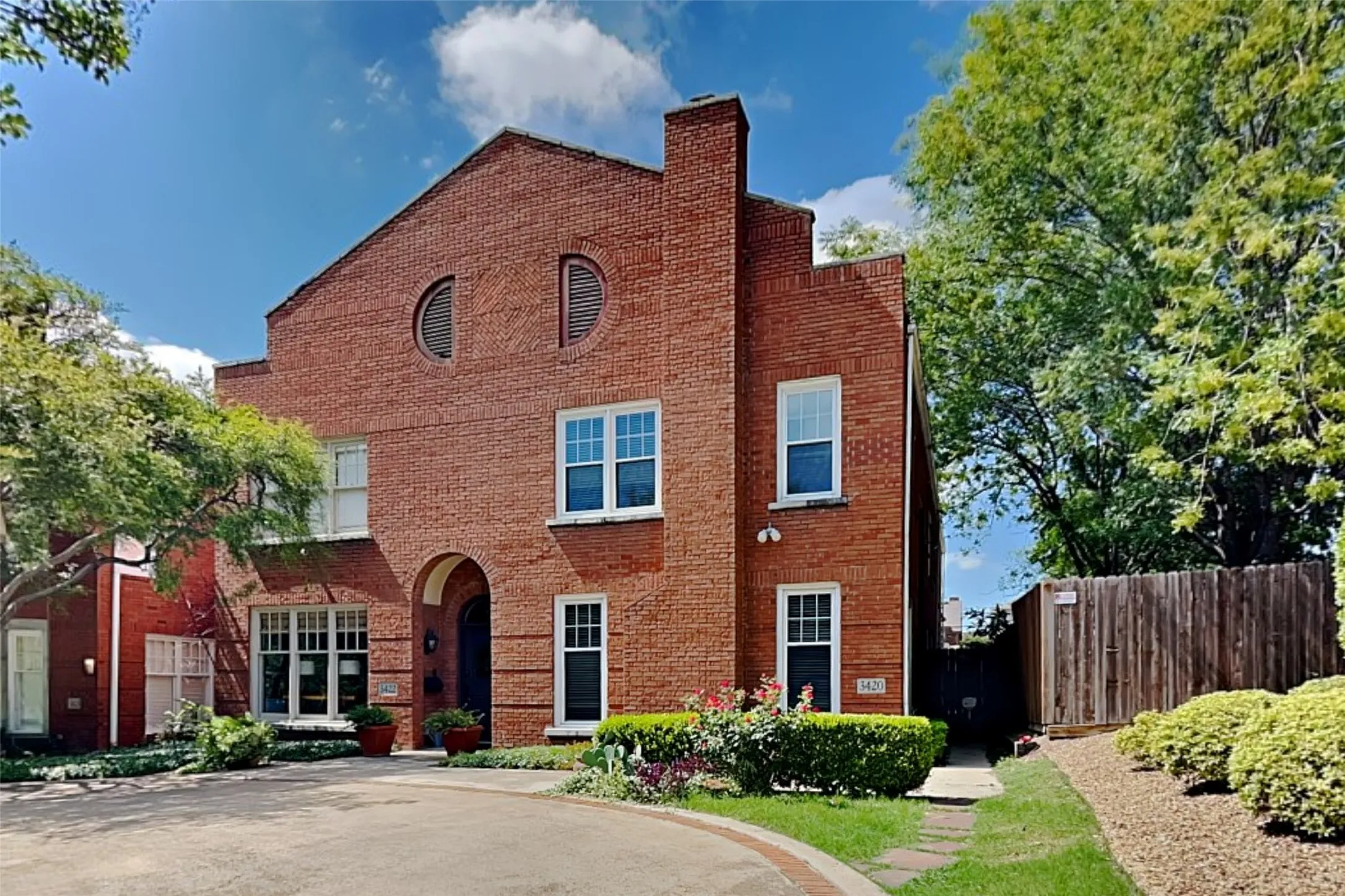 Single Family Residence For Rent in Dallas County , 3420 Binkley Avenue, University Park, Texas 75205, 3 Bedroom, 5 Bathroom, 2 Garage spaces, 2,592 Sqft, built in 1985, mls#21403099, Real Estate Agent in University Park, Homes For Rent in Dallas county, Homes For Rent in University Park, Realtor in University Park Texas, Real Estate Brokerage Independent Realty Texas, Luminita Cordes Realtor