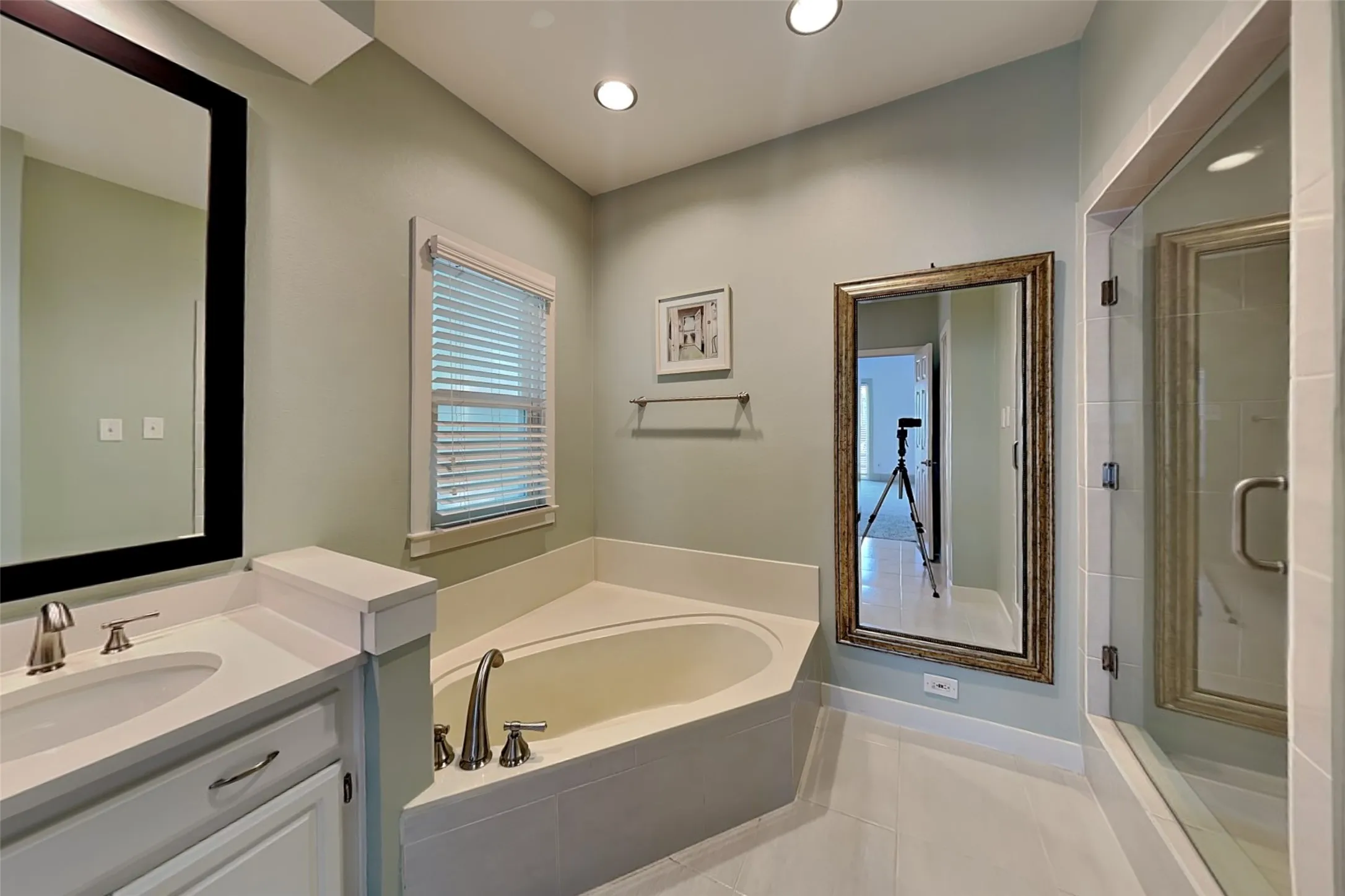 Single Family Residence For Rent in Dallas County , 3420 Binkley Avenue, University Park, Texas 75205, 3 Bedroom, 5 Bathroom, 2 Garage spaces, 2,592 Sqft, built in 1985, mls#21403099, Real Estate Agent in University Park, Homes For Rent in Dallas county, Homes For Rent in University Park, Realtor in University Park Texas, Real Estate Brokerage Independent Realty Texas, Luminita Cordes Realtor