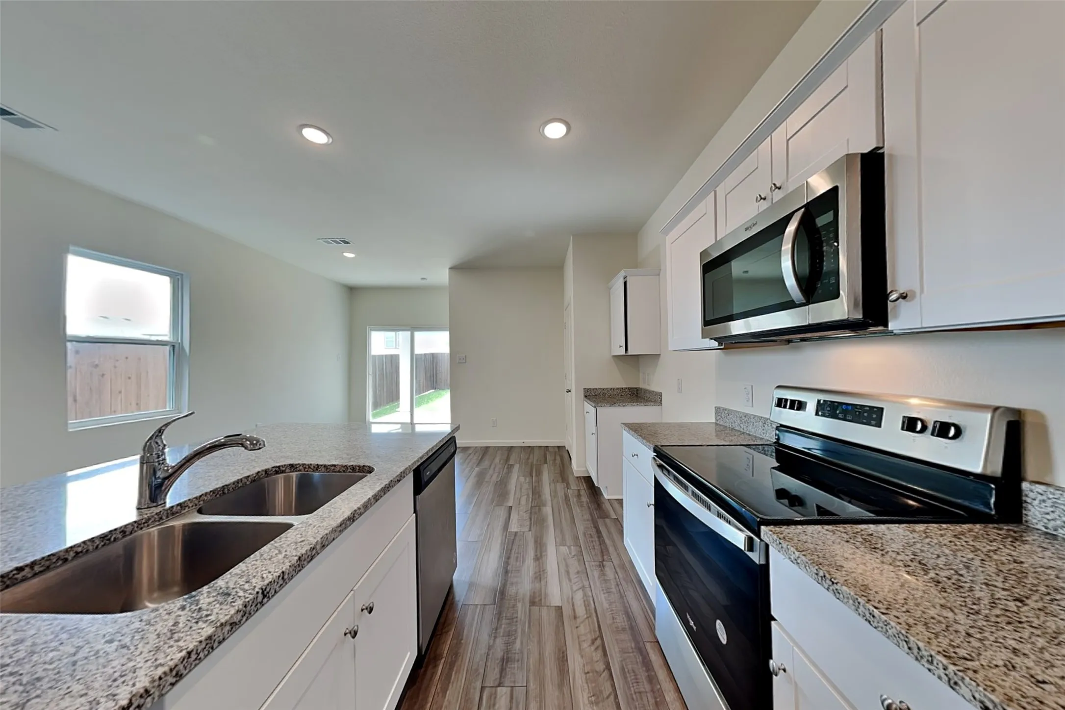 Single Family Residence For Rent in Collin County , 617 Colgate Circle, Princeton, Texas 75407, 3 Bedroom, 2 Bathroom, 2 Garage spaces, 1,464 Sqft, built in 2022, mls#21403097, Real Estate Agent in Princeton, Homes For Rent in Collin county, Homes For Rent in Princeton, Realtor in Princeton Texas, Real Estate Brokerage Independent Realty Texas, Luminita Cordes Realtor