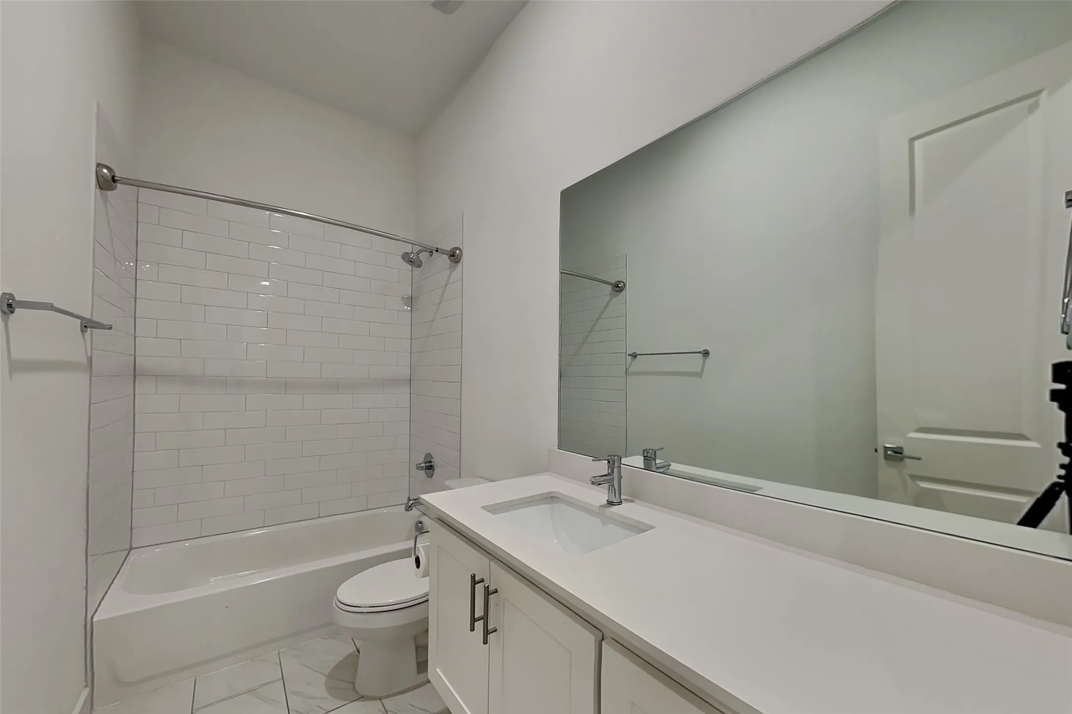 Condominium For Rent in Dallas County , 112 E Oscar Drive, Dallas, Texas 75203, 3 Bedroom, 3 Bathroom, 2 Garage spaces, 2,012 Sqft, built in 2021, mls#21403087, Real Estate Agent in Dallas, Homes For Rent in Dallas county, Homes For Rent in Dallas, Realtor in Dallas Texas, Real Estate Brokerage Independent Realty Texas, Luminita Cordes Realtor