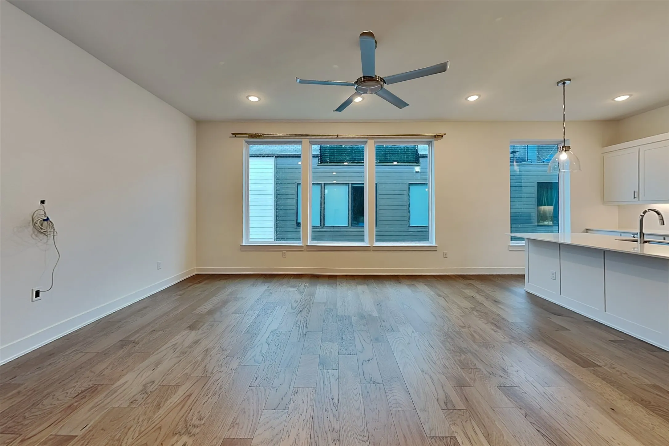 Condominium For Rent in Dallas County , 112 E Oscar Drive, Dallas, Texas 75203, 3 Bedroom, 3 Bathroom, 2 Garage spaces, 2,012 Sqft, built in 2021, mls#21403087, Real Estate Agent in Dallas, Homes For Rent in Dallas county, Homes For Rent in Dallas, Realtor in Dallas Texas, Real Estate Brokerage Independent Realty Texas, Luminita Cordes Realtor
