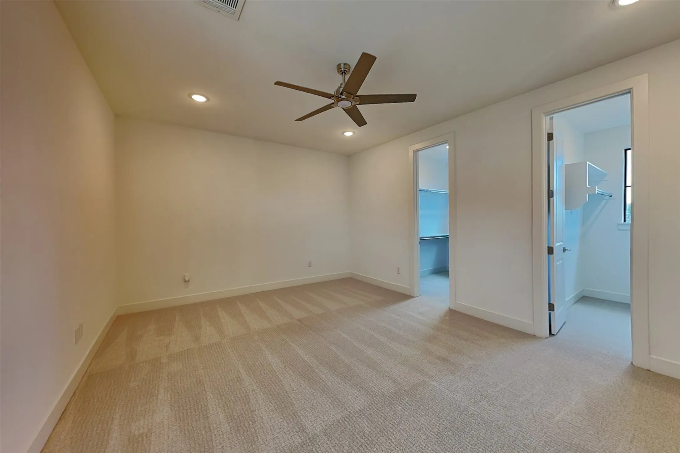 Condominium For Rent in Dallas County , 112 E Oscar Drive, Dallas, Texas 75203, 3 Bedroom, 3 Bathroom, 2 Garage spaces, 2,012 Sqft, built in 2021, mls#21403087, Real Estate Agent in Dallas, Homes For Rent in Dallas county, Homes For Rent in Dallas, Realtor in Dallas Texas, Real Estate Brokerage Independent Realty Texas, Luminita Cordes Realtor