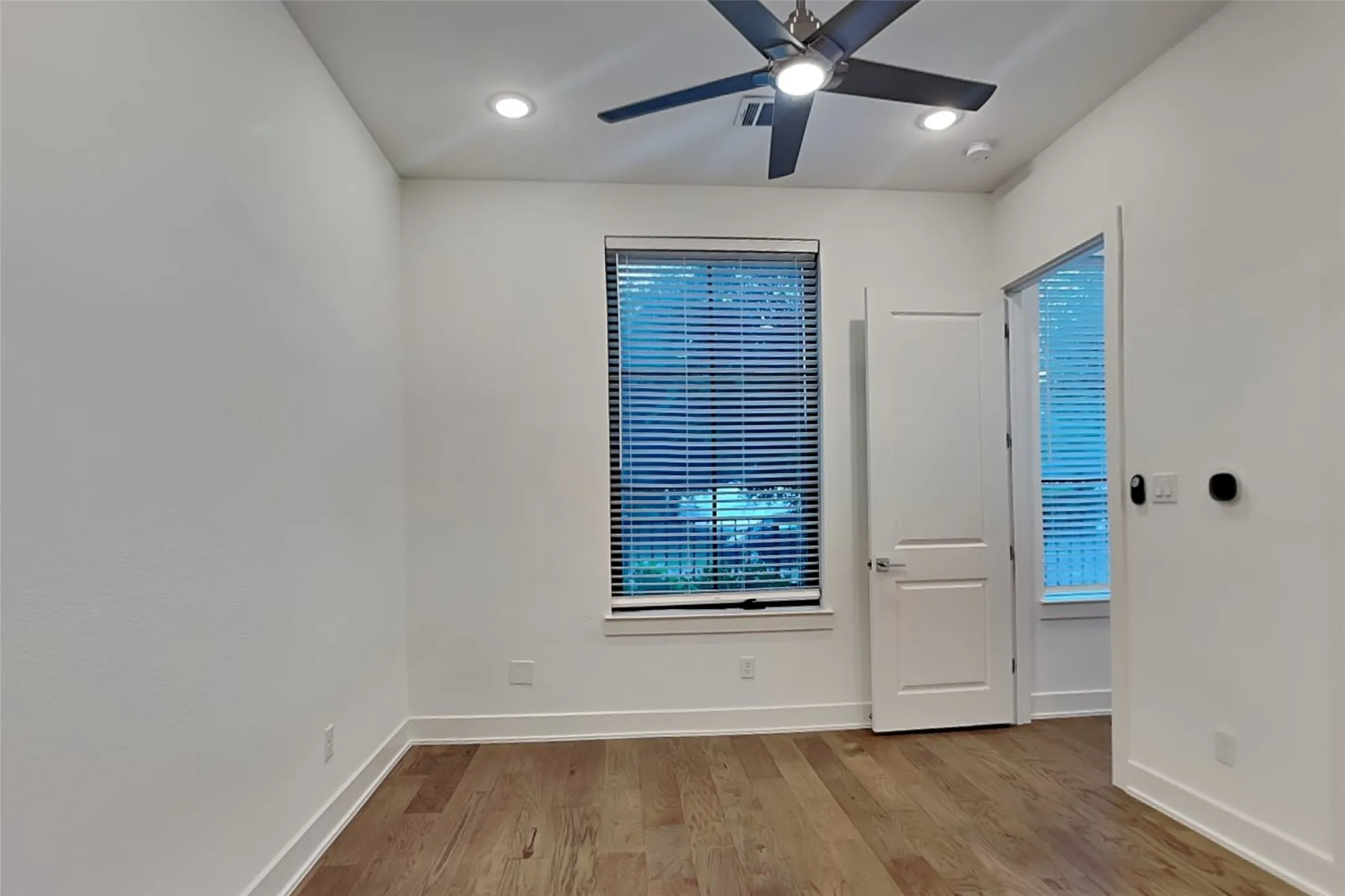 Condominium For Rent in Dallas County , 112 E Oscar Drive, Dallas, Texas 75203, 3 Bedroom, 3 Bathroom, 2 Garage spaces, 2,012 Sqft, built in 2021, mls#21403087, Real Estate Agent in Dallas, Homes For Rent in Dallas county, Homes For Rent in Dallas, Realtor in Dallas Texas, Real Estate Brokerage Independent Realty Texas, Luminita Cordes Realtor