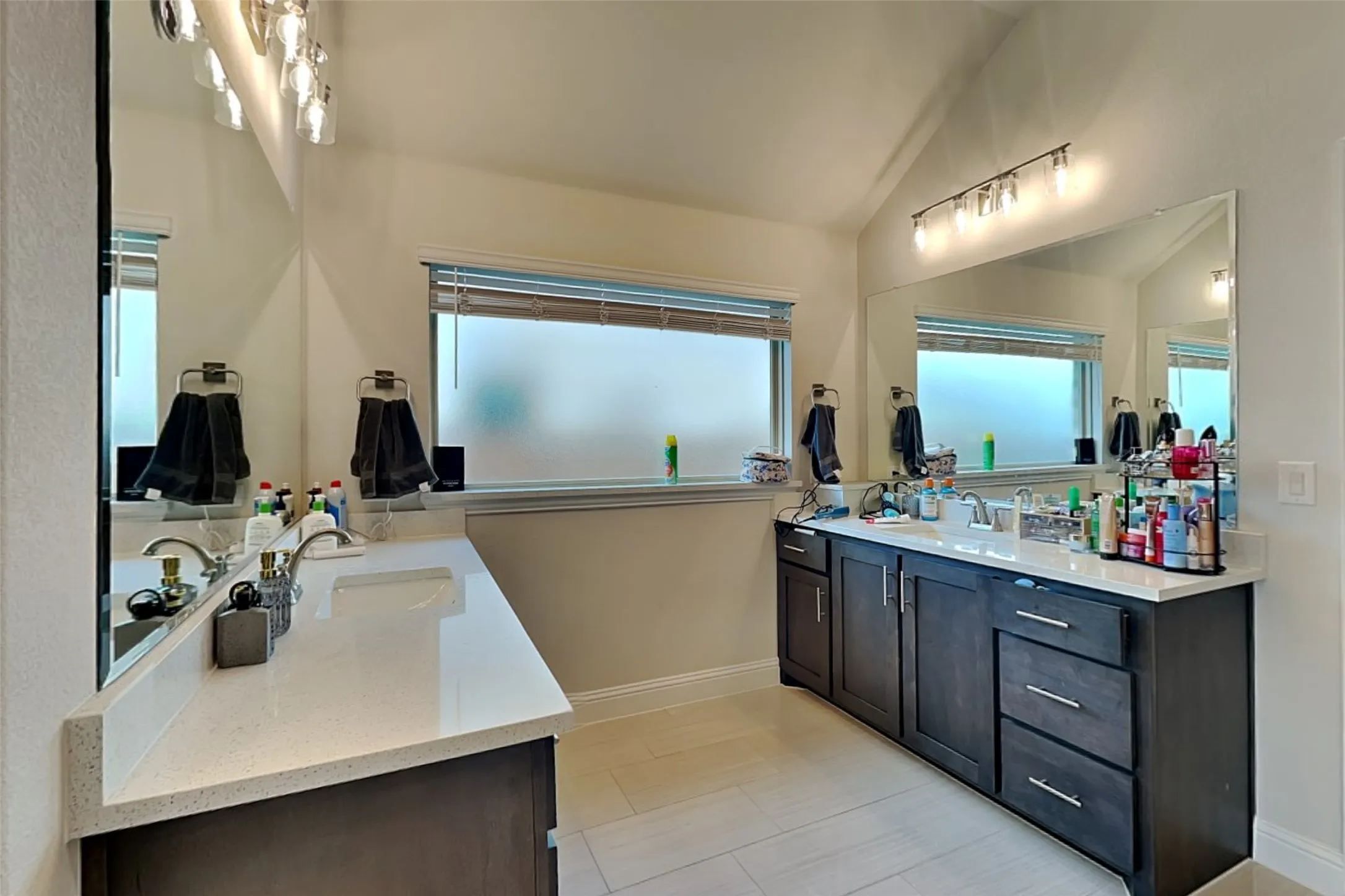 Single Family Residence For Rent in Kaufman County , 335 Chapel Hill Drive, Forney, Texas 75126, 4 Bedroom, 3 Bathroom, 2 Garage spaces, 2,520 Sqft, built in 2024, mls#21403086, Real Estate Agent in Forney, Homes For Rent in Kaufman county, Homes For Rent in Forney, Realtor in Forney Texas, Real Estate Brokerage Independent Realty Texas, Luminita Cordes Realtor