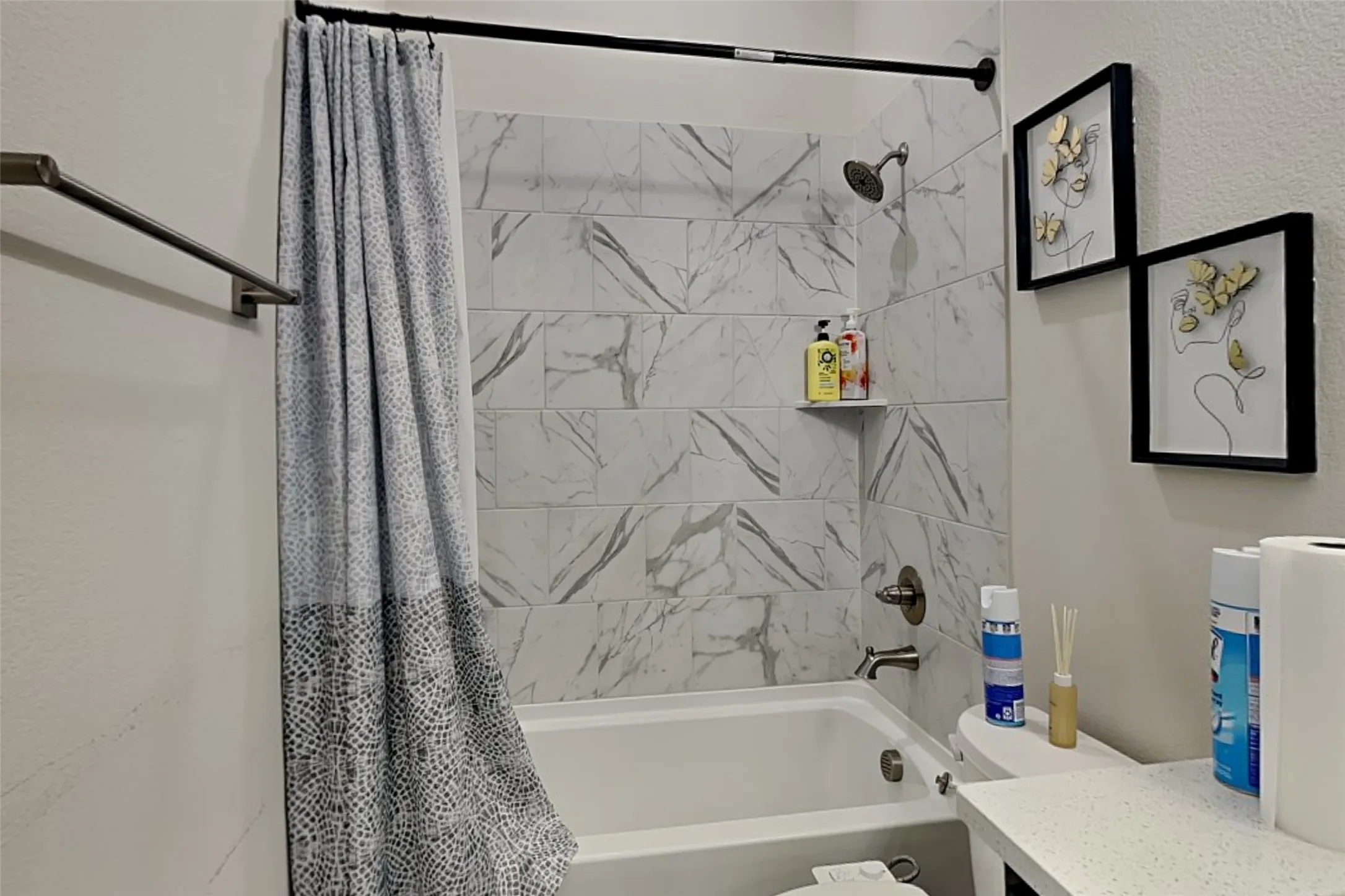 Single Family Residence For Rent in Kaufman County , 335 Chapel Hill Drive, Forney, Texas 75126, 4 Bedroom, 3 Bathroom, 2 Garage spaces, 2,520 Sqft, built in 2024, mls#21403086, Real Estate Agent in Forney, Homes For Rent in Kaufman county, Homes For Rent in Forney, Realtor in Forney Texas, Real Estate Brokerage Independent Realty Texas, Luminita Cordes Realtor