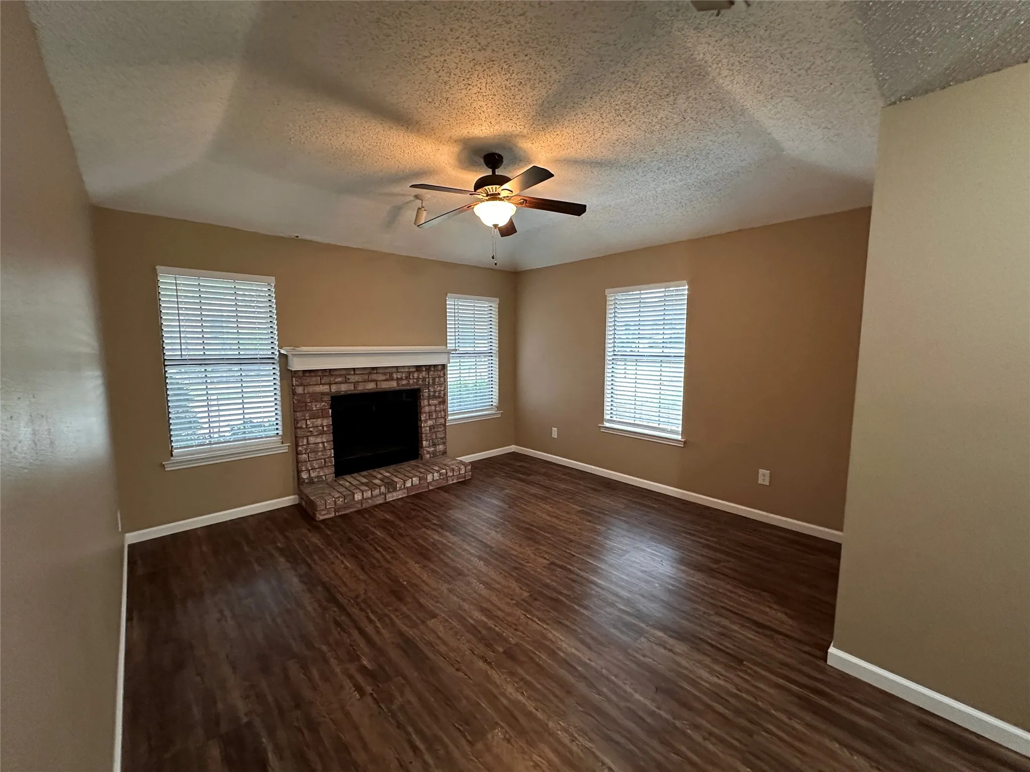 Duplex For Rent in Tarrant County , 4707 Sausalito Drive, Arlington, Texas 76016, 3 Bedroom, 2 Bathroom, 2 Garage spaces, 1,203 Sqft, built in 1984, mls#21402531, Real Estate Agent in Arlington, Homes For Rent in Tarrant county, Homes For Rent in Arlington, Realtor in Arlington Texas, Real Estate Brokerage Independent Realty Texas, Luminita Cordes Realtor