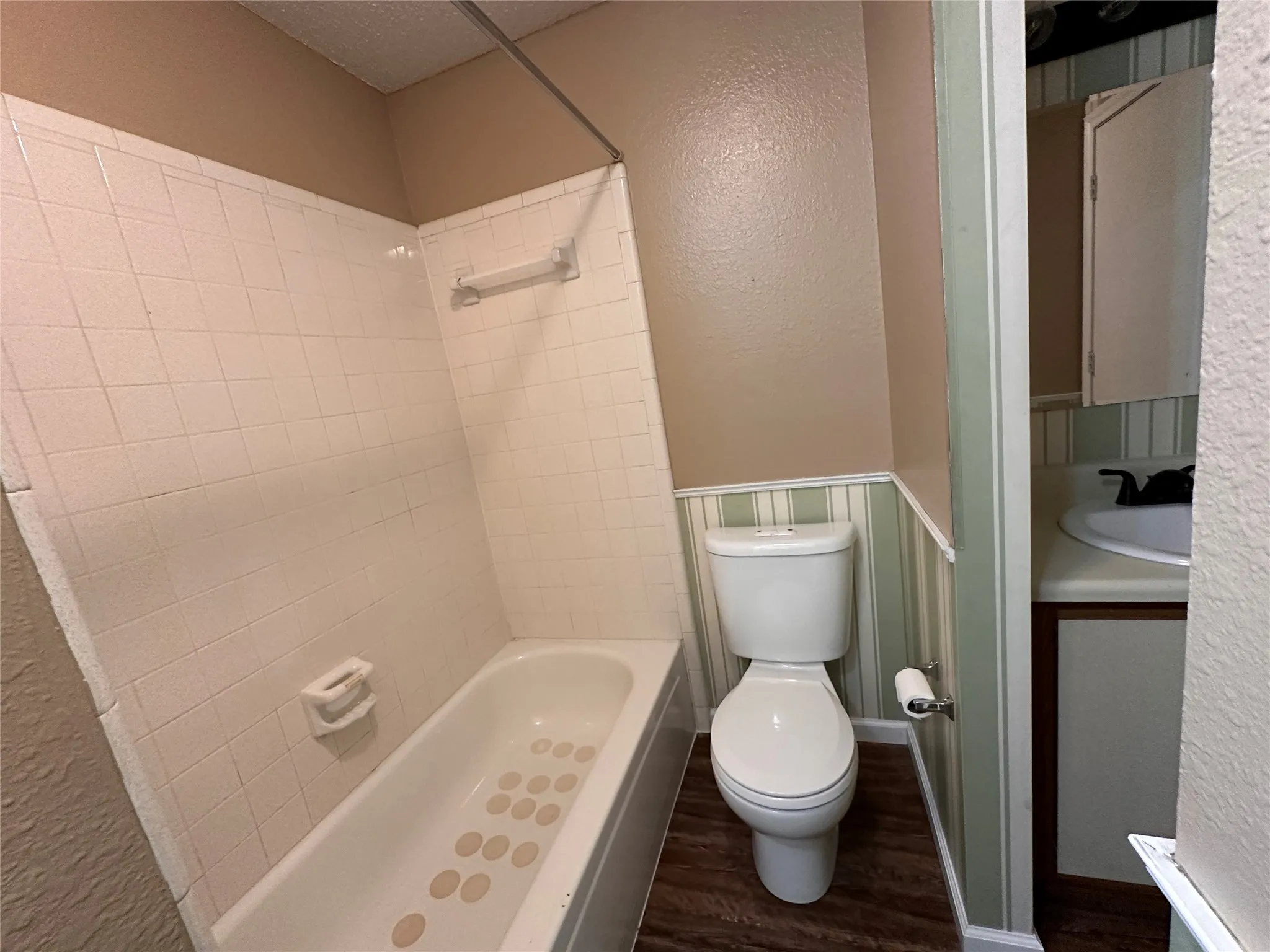 Duplex For Rent in Tarrant County , 4707 Sausalito Drive, Arlington, Texas 76016, 3 Bedroom, 2 Bathroom, 2 Garage spaces, 1,203 Sqft, built in 1984, mls#21402531, Real Estate Agent in Arlington, Homes For Rent in Tarrant county, Homes For Rent in Arlington, Realtor in Arlington Texas, Real Estate Brokerage Independent Realty Texas, Luminita Cordes Realtor