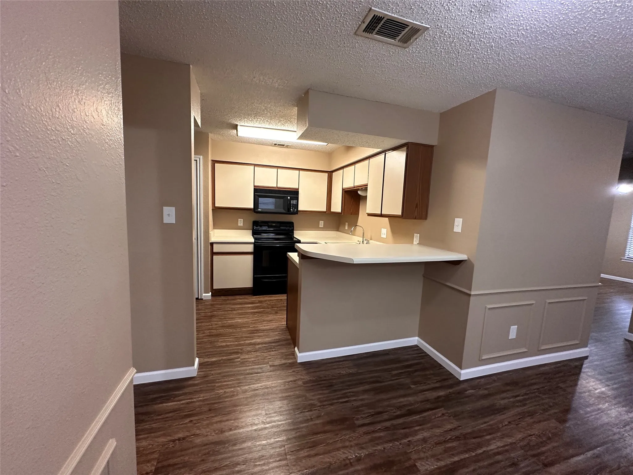 Duplex For Rent in Tarrant County , 4707 Sausalito Drive, Arlington, Texas 76016, 3 Bedroom, 2 Bathroom, 2 Garage spaces, 1,203 Sqft, built in 1984, mls#21402531, Real Estate Agent in Arlington, Homes For Rent in Tarrant county, Homes For Rent in Arlington, Realtor in Arlington Texas, Real Estate Brokerage Independent Realty Texas, Luminita Cordes Realtor