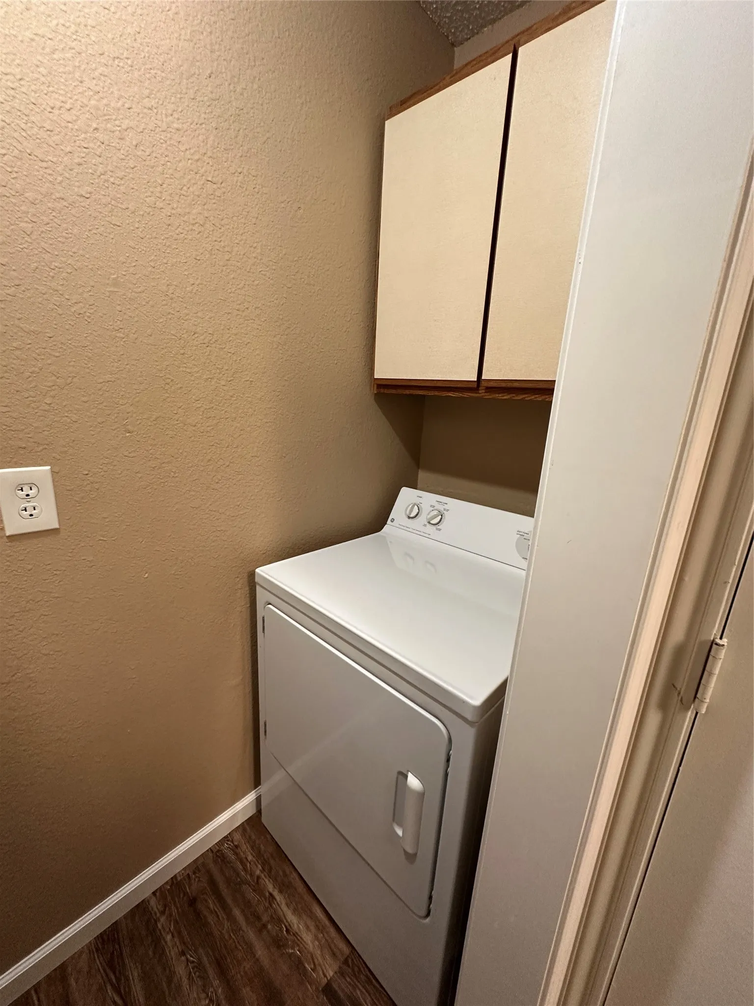 Duplex For Rent in Tarrant County , 4707 Sausalito Drive, Arlington, Texas 76016, 3 Bedroom, 2 Bathroom, 2 Garage spaces, 1,203 Sqft, built in 1984, mls#21402531, Real Estate Agent in Arlington, Homes For Rent in Tarrant county, Homes For Rent in Arlington, Realtor in Arlington Texas, Real Estate Brokerage Independent Realty Texas, Luminita Cordes Realtor