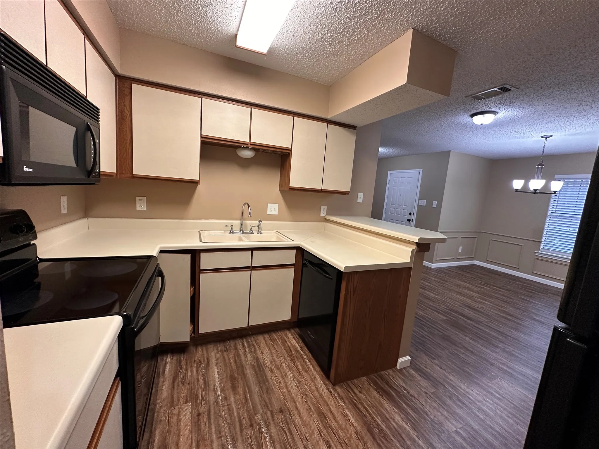 Duplex For Rent in Tarrant County , 4707 Sausalito Drive, Arlington, Texas 76016, 3 Bedroom, 2 Bathroom, 2 Garage spaces, 1,203 Sqft, built in 1984, mls#21402531, Real Estate Agent in Arlington, Homes For Rent in Tarrant county, Homes For Rent in Arlington, Realtor in Arlington Texas, Real Estate Brokerage Independent Realty Texas, Luminita Cordes Realtor