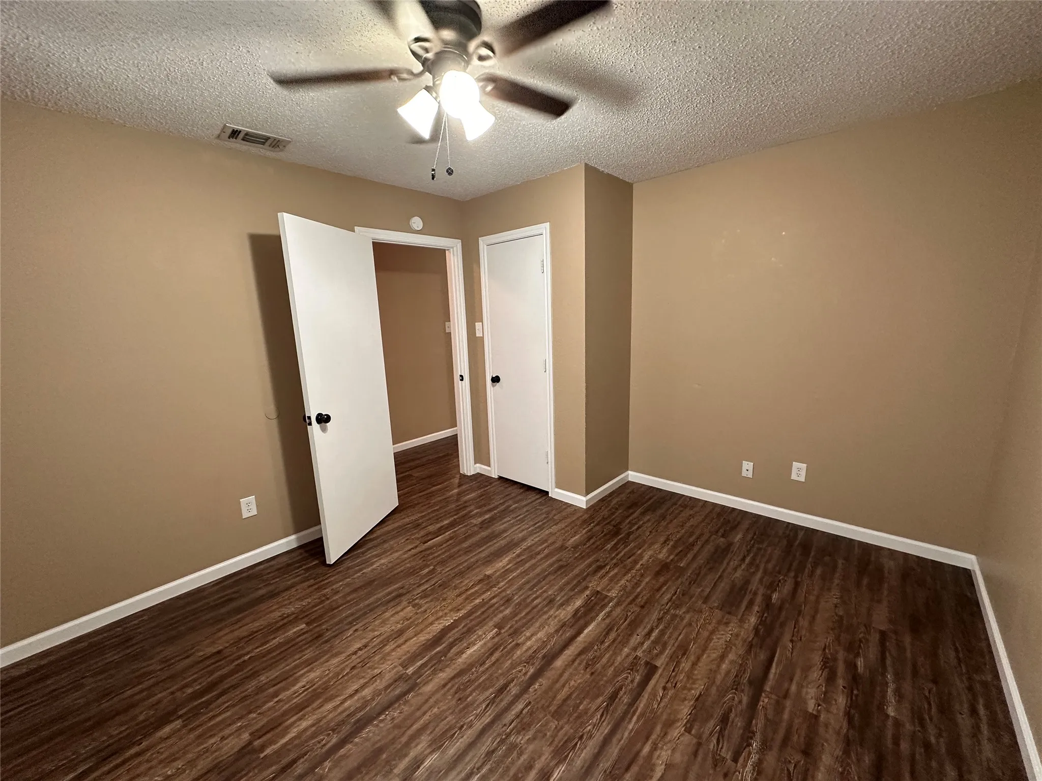 Duplex For Rent in Tarrant County , 4707 Sausalito Drive, Arlington, Texas 76016, 3 Bedroom, 2 Bathroom, 2 Garage spaces, 1,203 Sqft, built in 1984, mls#21402531, Real Estate Agent in Arlington, Homes For Rent in Tarrant county, Homes For Rent in Arlington, Realtor in Arlington Texas, Real Estate Brokerage Independent Realty Texas, Luminita Cordes Realtor
