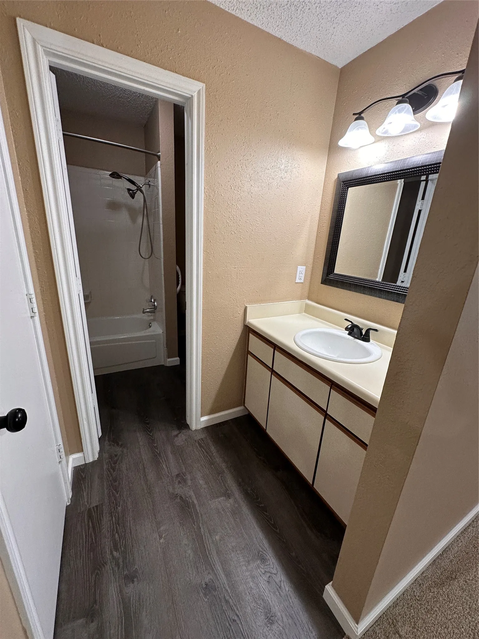 Duplex For Rent in Tarrant County , 4707 Sausalito Drive, Arlington, Texas 76016, 3 Bedroom, 2 Bathroom, 2 Garage spaces, 1,203 Sqft, built in 1984, mls#21402531, Real Estate Agent in Arlington, Homes For Rent in Tarrant county, Homes For Rent in Arlington, Realtor in Arlington Texas, Real Estate Brokerage Independent Realty Texas, Luminita Cordes Realtor