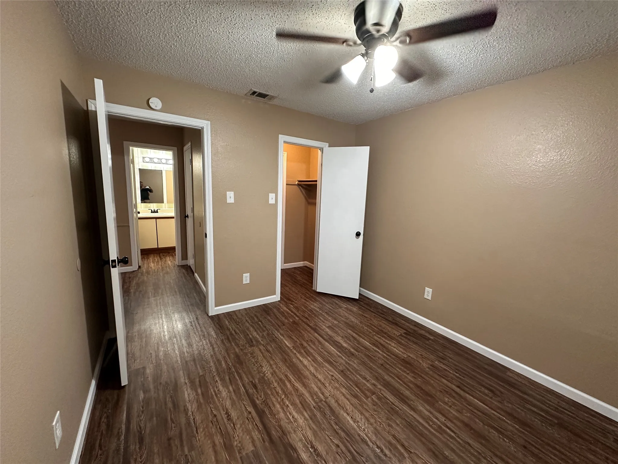 Duplex For Rent in Tarrant County , 4707 Sausalito Drive, Arlington, Texas 76016, 3 Bedroom, 2 Bathroom, 2 Garage spaces, 1,203 Sqft, built in 1984, mls#21402531, Real Estate Agent in Arlington, Homes For Rent in Tarrant county, Homes For Rent in Arlington, Realtor in Arlington Texas, Real Estate Brokerage Independent Realty Texas, Luminita Cordes Realtor