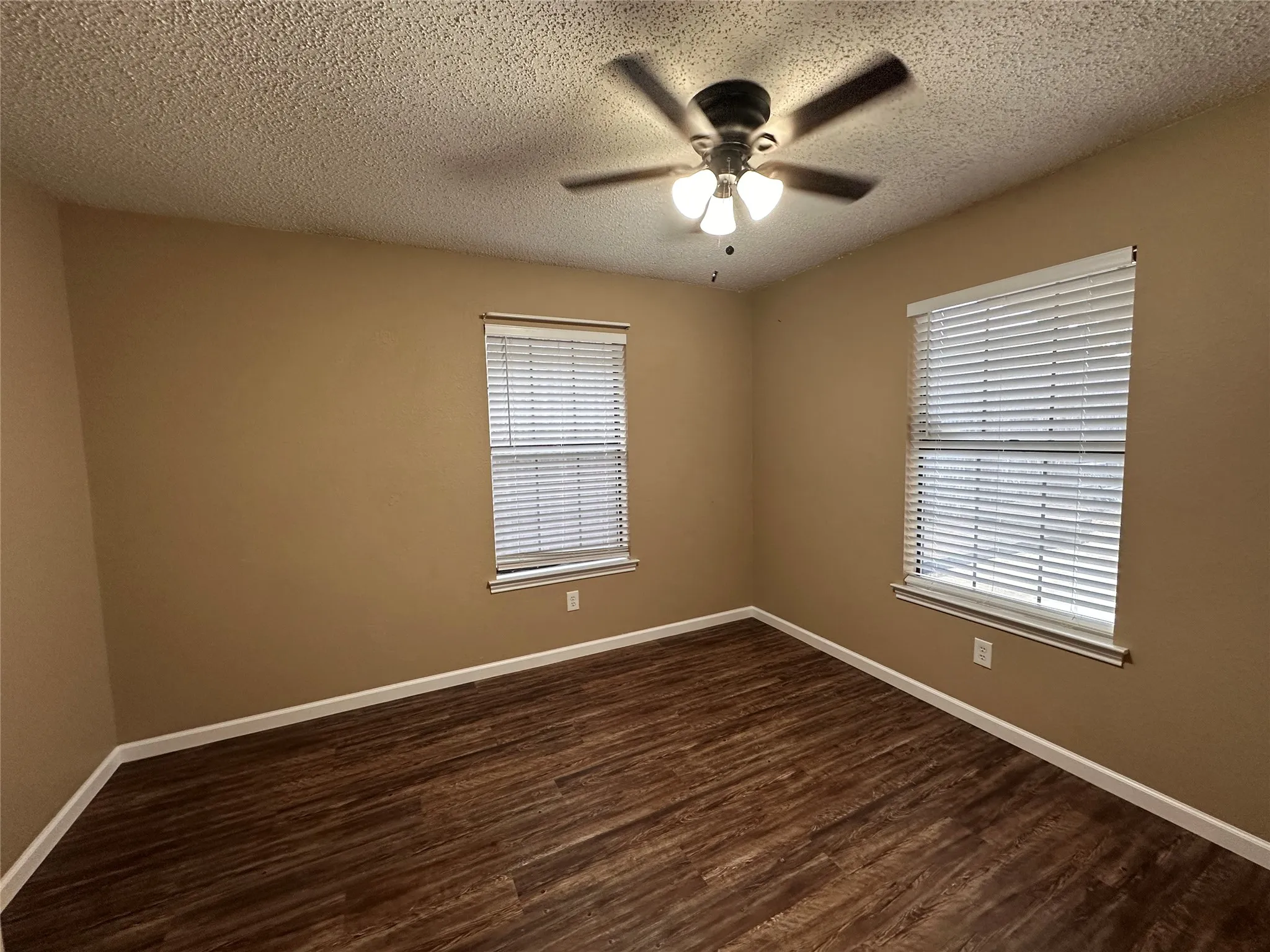 Duplex For Rent in Tarrant County , 4707 Sausalito Drive, Arlington, Texas 76016, 3 Bedroom, 2 Bathroom, 2 Garage spaces, 1,203 Sqft, built in 1984, mls#21402531, Real Estate Agent in Arlington, Homes For Rent in Tarrant county, Homes For Rent in Arlington, Realtor in Arlington Texas, Real Estate Brokerage Independent Realty Texas, Luminita Cordes Realtor