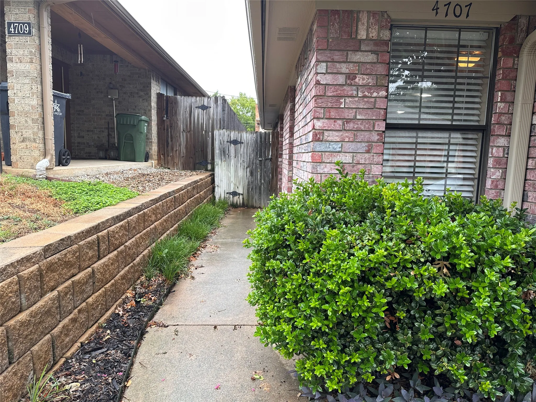 Duplex For Rent in Tarrant County , 4707 Sausalito Drive, Arlington, Texas 76016, 3 Bedroom, 2 Bathroom, 2 Garage spaces, 1,203 Sqft, built in 1984, mls#21402531, Real Estate Agent in Arlington, Homes For Rent in Tarrant county, Homes For Rent in Arlington, Realtor in Arlington Texas, Real Estate Brokerage Independent Realty Texas, Luminita Cordes Realtor