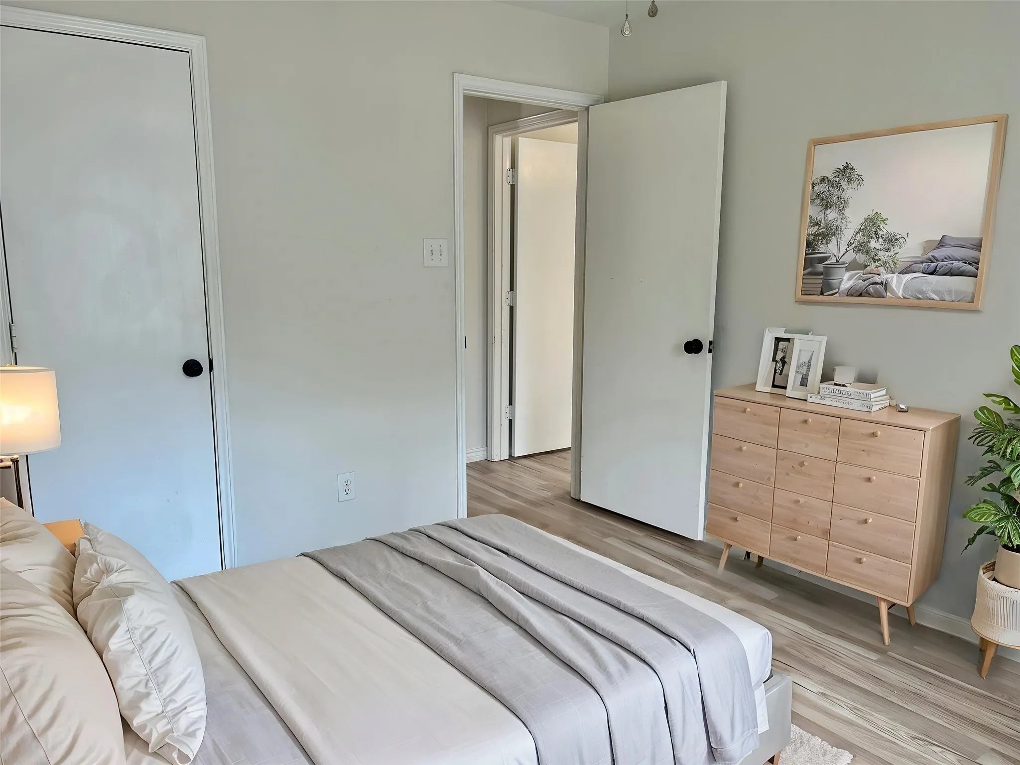 Single Family Residence For Sale in Tarrant County , 904 Vicksburg Lane, Burleson, Texas 76028, 3 Bedroom, 2 Bathroom, 2 Garage spaces, 1,567 Sqft, built in 1994, mls#21403135, Real Estate Agent in Burleson, Homes For Sale in Tarrant county, Homes For Sale in Burleson, Realtor in Burleson Texas, Real Estate Brokerage Independent Realty Texas, Luminita Cordes Realtor