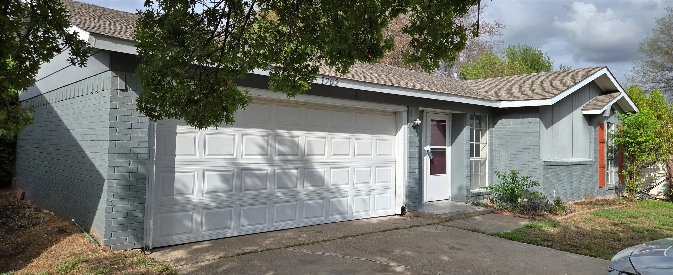 Single Family Residence For Rent in Dallas County , 1702 Pisces Street, Grand Prairie, Texas 75051, 4 Bedroom, 2 Bathroom, 2 Garage spaces, 1,648 Sqft, built in 1972, mls#21403142, Real Estate Agent in Grand Prairie, Homes For Rent in Dallas county, Homes For Rent in Grand Prairie, Realtor in Grand Prairie Texas, Real Estate Brokerage Independent Realty Texas, Luminita Cordes Realtor