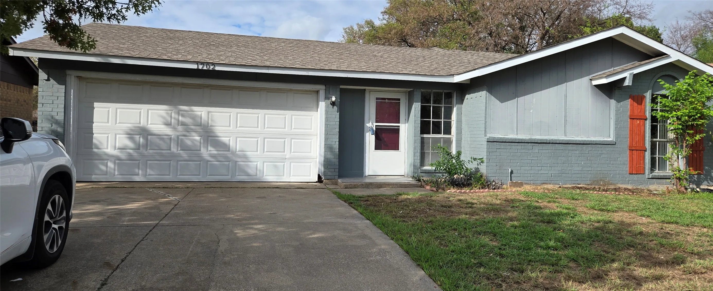 Single Family Residence For Rent in Dallas County , 1702 Pisces Street, Grand Prairie, Texas 75051, 4 Bedroom, 2 Bathroom, 2 Garage spaces, 1,648 Sqft, built in 1972, mls#21403142, Real Estate Agent in Grand Prairie, Homes For Rent in Dallas county, Homes For Rent in Grand Prairie, Realtor in Grand Prairie Texas, Real Estate Brokerage Independent Realty Texas, Luminita Cordes Realtor