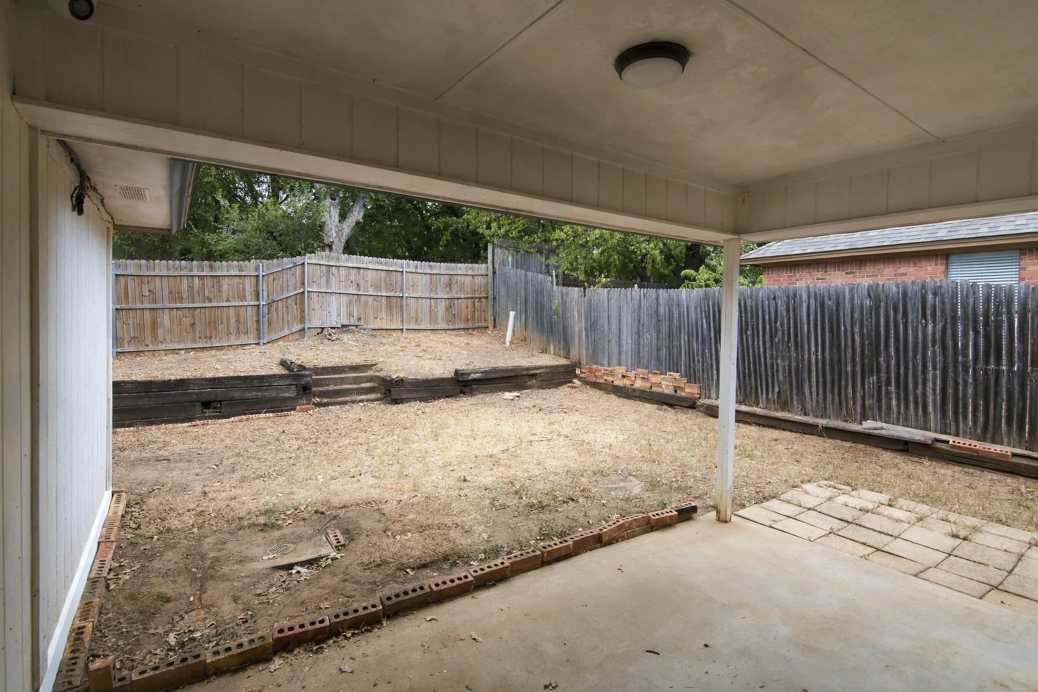 Single Family Residence For Sale in Tarrant County , 317 Moore Creek Road, Hurst, Texas 76053, 4 Bedroom, 4 Bathroom, 2 Garage spaces, 2,650 Sqft, built in 1985, mls#21403145, Real Estate Agent in Hurst, Homes For Sale in Tarrant county, Homes For Sale in Hurst, Realtor in Hurst Texas, Real Estate Brokerage Independent Realty Texas, Luminita Cordes Realtor