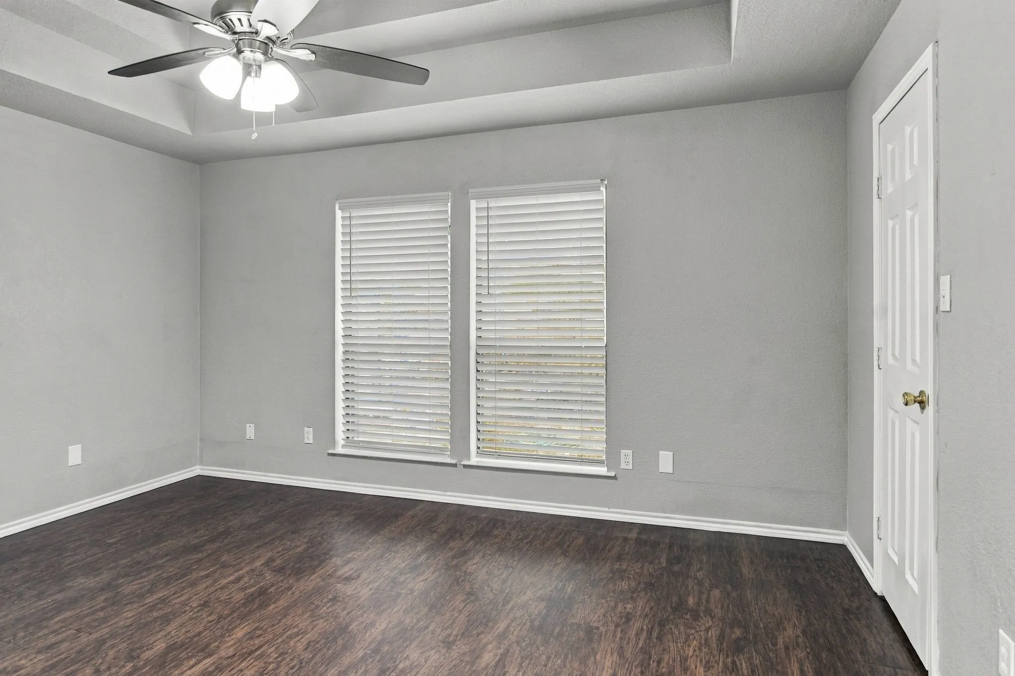 Single Family Residence For Sale in Tarrant County , 317 Moore Creek Road, Hurst, Texas 76053, 4 Bedroom, 4 Bathroom, 2 Garage spaces, 2,650 Sqft, built in 1985, mls#21403145, Real Estate Agent in Hurst, Homes For Sale in Tarrant county, Homes For Sale in Hurst, Realtor in Hurst Texas, Real Estate Brokerage Independent Realty Texas, Luminita Cordes Realtor