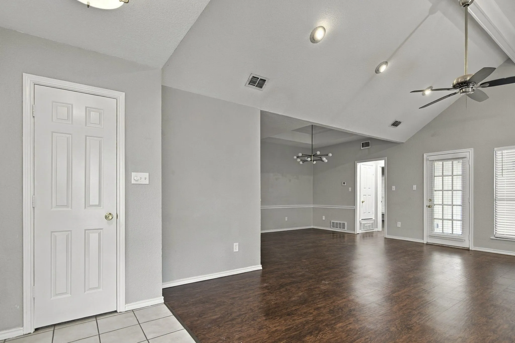 Single Family Residence For Sale in Tarrant County , 317 Moore Creek Road, Hurst, Texas 76053, 4 Bedroom, 4 Bathroom, 2 Garage spaces, 2,650 Sqft, built in 1985, mls#21403145, Real Estate Agent in Hurst, Homes For Sale in Tarrant county, Homes For Sale in Hurst, Realtor in Hurst Texas, Real Estate Brokerage Independent Realty Texas, Luminita Cordes Realtor
