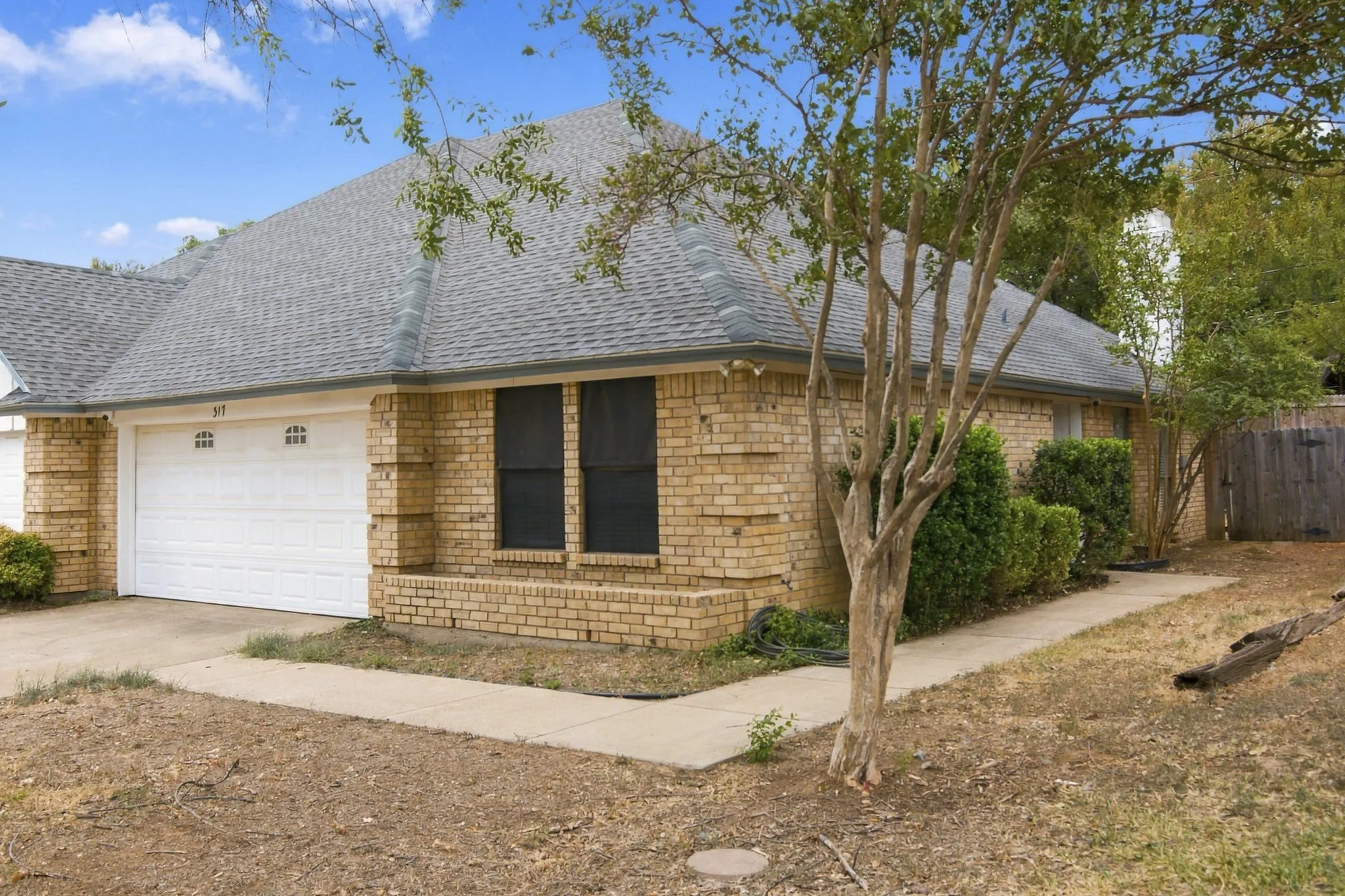 Single Family Residence For Sale in Tarrant County , 317 Moore Creek Road, Hurst, Texas 76053, 4 Bedroom, 4 Bathroom, 2 Garage spaces, 2,650 Sqft, built in 1985, mls#21403145, Real Estate Agent in Hurst, Homes For Sale in Tarrant county, Homes For Sale in Hurst, Realtor in Hurst Texas, Real Estate Brokerage Independent Realty Texas, Luminita Cordes Realtor