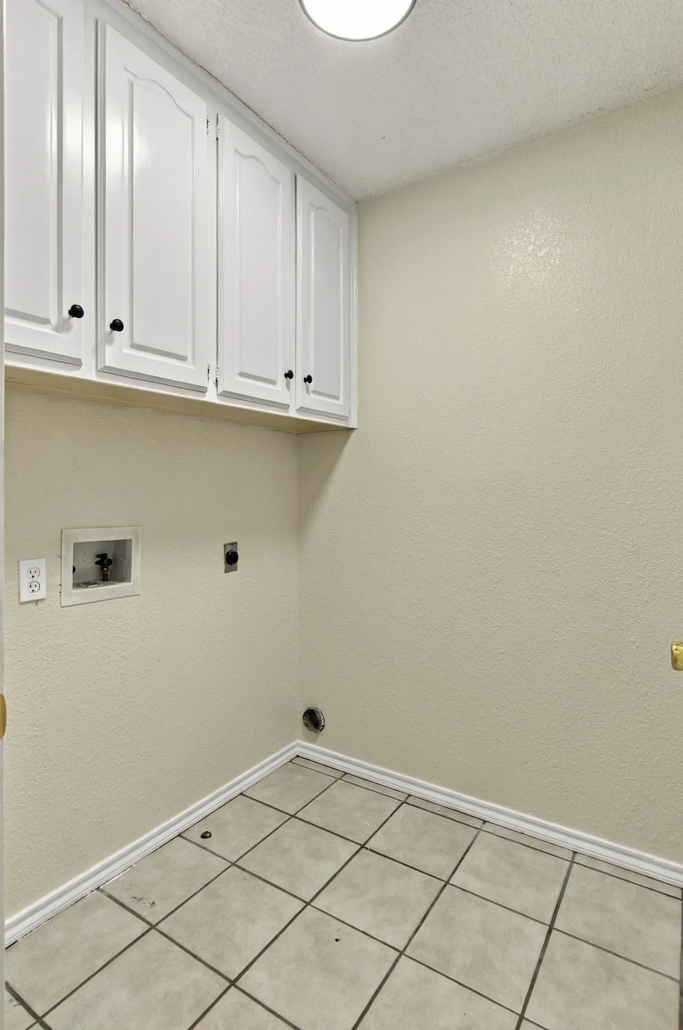 Single Family Residence For Sale in Tarrant County , 317 Moore Creek Road, Hurst, Texas 76053, 4 Bedroom, 4 Bathroom, 2 Garage spaces, 2,650 Sqft, built in 1985, mls#21403145, Real Estate Agent in Hurst, Homes For Sale in Tarrant county, Homes For Sale in Hurst, Realtor in Hurst Texas, Real Estate Brokerage Independent Realty Texas, Luminita Cordes Realtor
