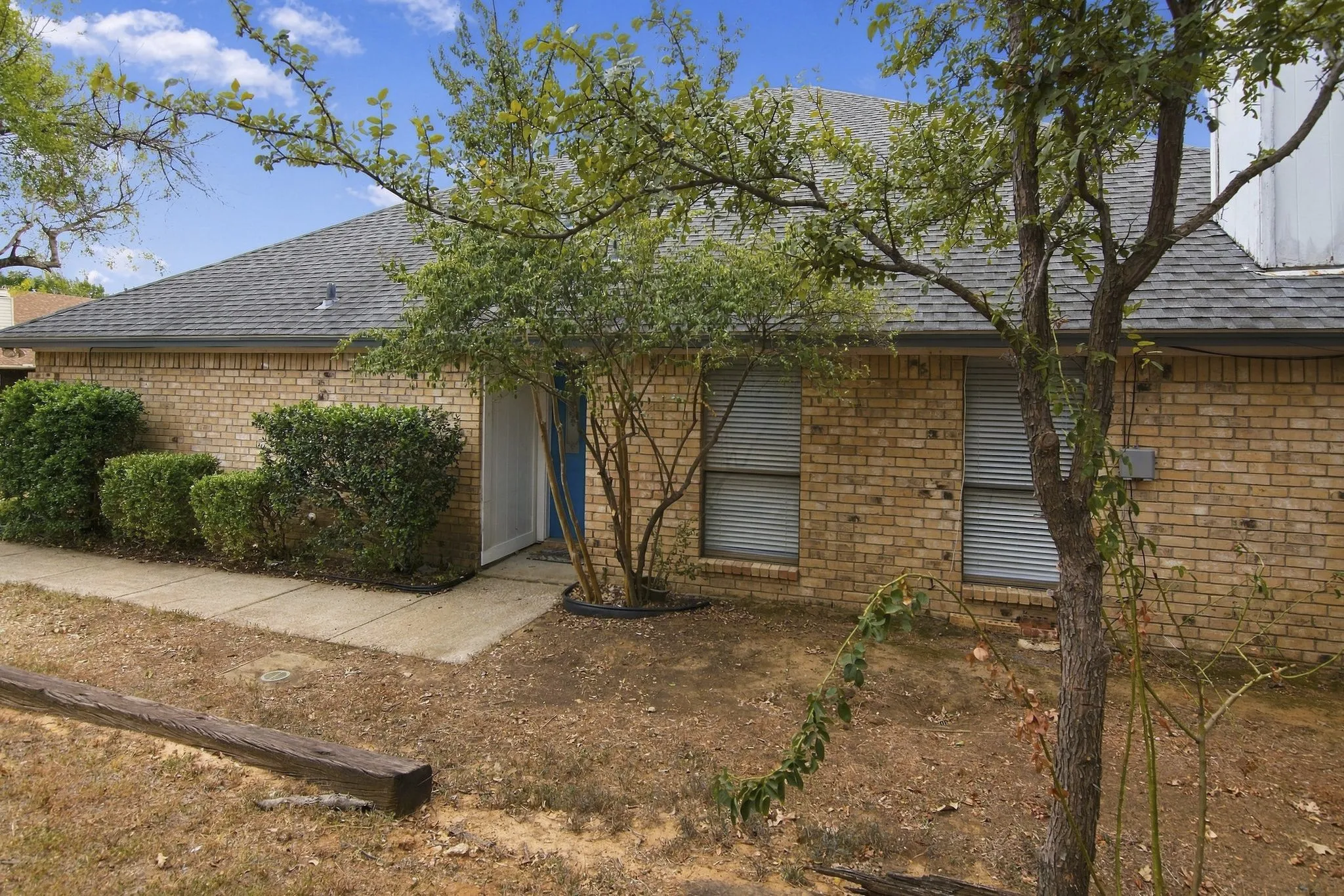 Single Family Residence For Sale in Tarrant County , 317 Moore Creek Road, Hurst, Texas 76053, 4 Bedroom, 4 Bathroom, 2 Garage spaces, 2,650 Sqft, built in 1985, mls#21403145, Real Estate Agent in Hurst, Homes For Sale in Tarrant county, Homes For Sale in Hurst, Realtor in Hurst Texas, Real Estate Brokerage Independent Realty Texas, Luminita Cordes Realtor