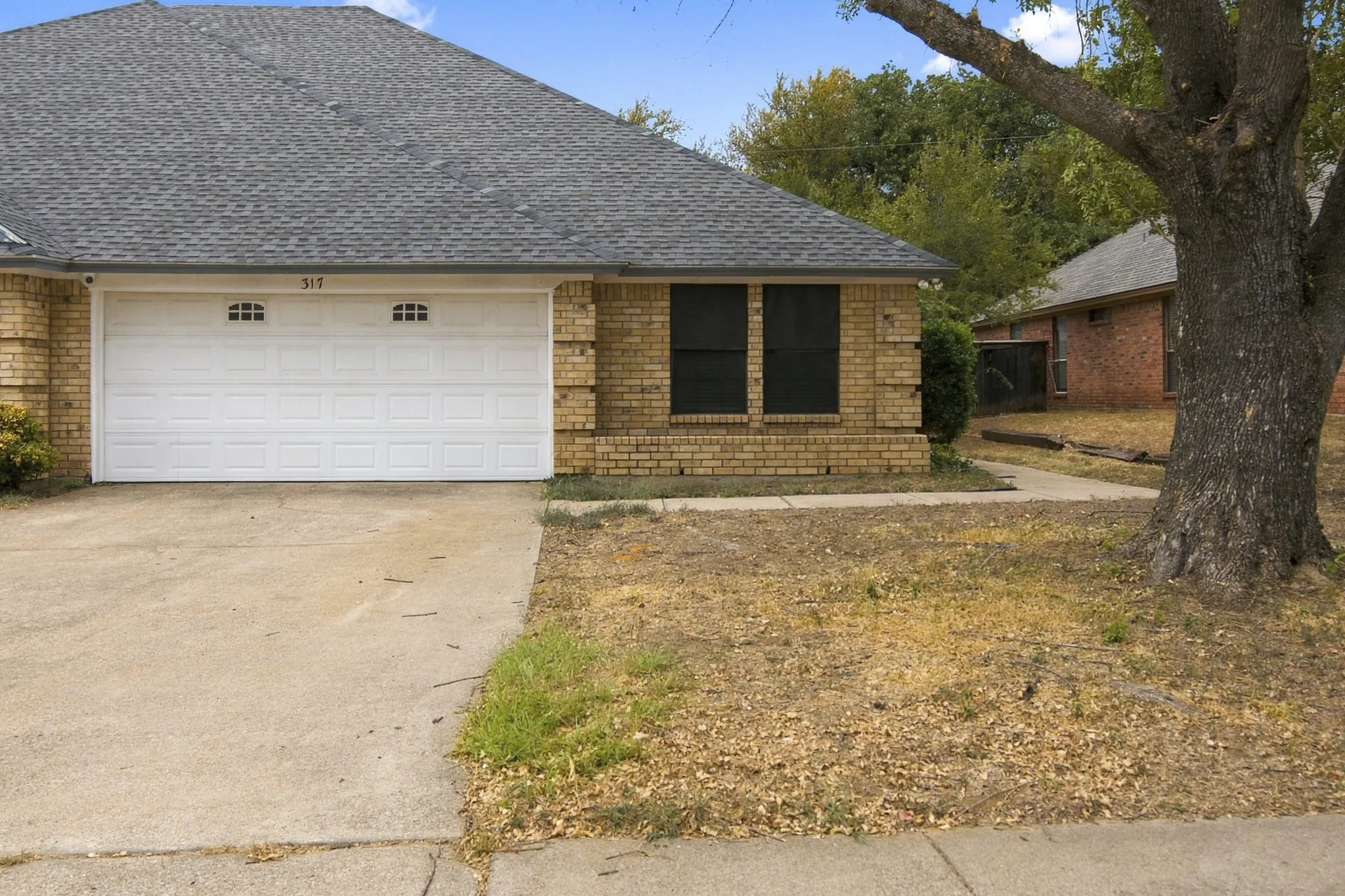 Single Family Residence For Sale in Tarrant County , 317 Moore Creek Road, Hurst, Texas 76053, 4 Bedroom, 4 Bathroom, 2 Garage spaces, 2,650 Sqft, built in 1985, mls#21403145, Real Estate Agent in Hurst, Homes For Sale in Tarrant county, Homes For Sale in Hurst, Realtor in Hurst Texas, Real Estate Brokerage Independent Realty Texas, Luminita Cordes Realtor