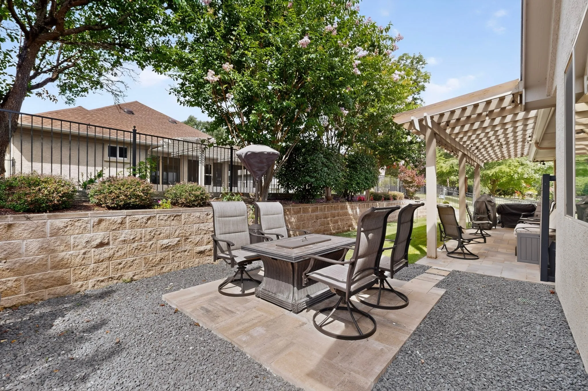 Single Family Residence For Sale in Denton County , 9705 Teakwood Avenue, Denton, Texas 76207, 2 Bedroom, 3 Bathroom, 2 Garage spaces, 2,181 Sqft, built in 2014, mls#21402617, Real Estate Agent in Denton, Homes For Sale in Denton county, Homes For Sale in Denton, Realtor in Denton Texas, Real Estate Brokerage Independent Realty Texas, Luminita Cordes Realtor