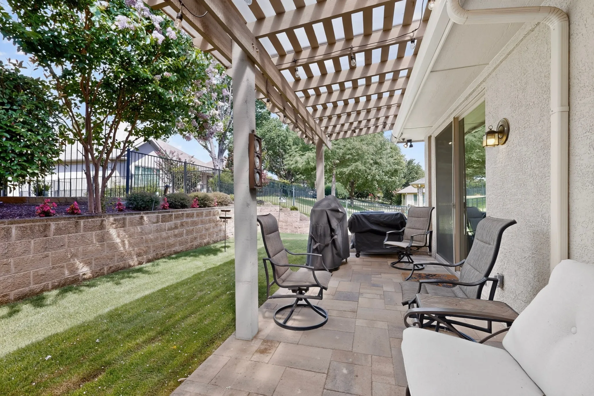 Single Family Residence For Sale in Denton County , 9705 Teakwood Avenue, Denton, Texas 76207, 2 Bedroom, 3 Bathroom, 2 Garage spaces, 2,181 Sqft, built in 2014, mls#21402617, Real Estate Agent in Denton, Homes For Sale in Denton county, Homes For Sale in Denton, Realtor in Denton Texas, Real Estate Brokerage Independent Realty Texas, Luminita Cordes Realtor