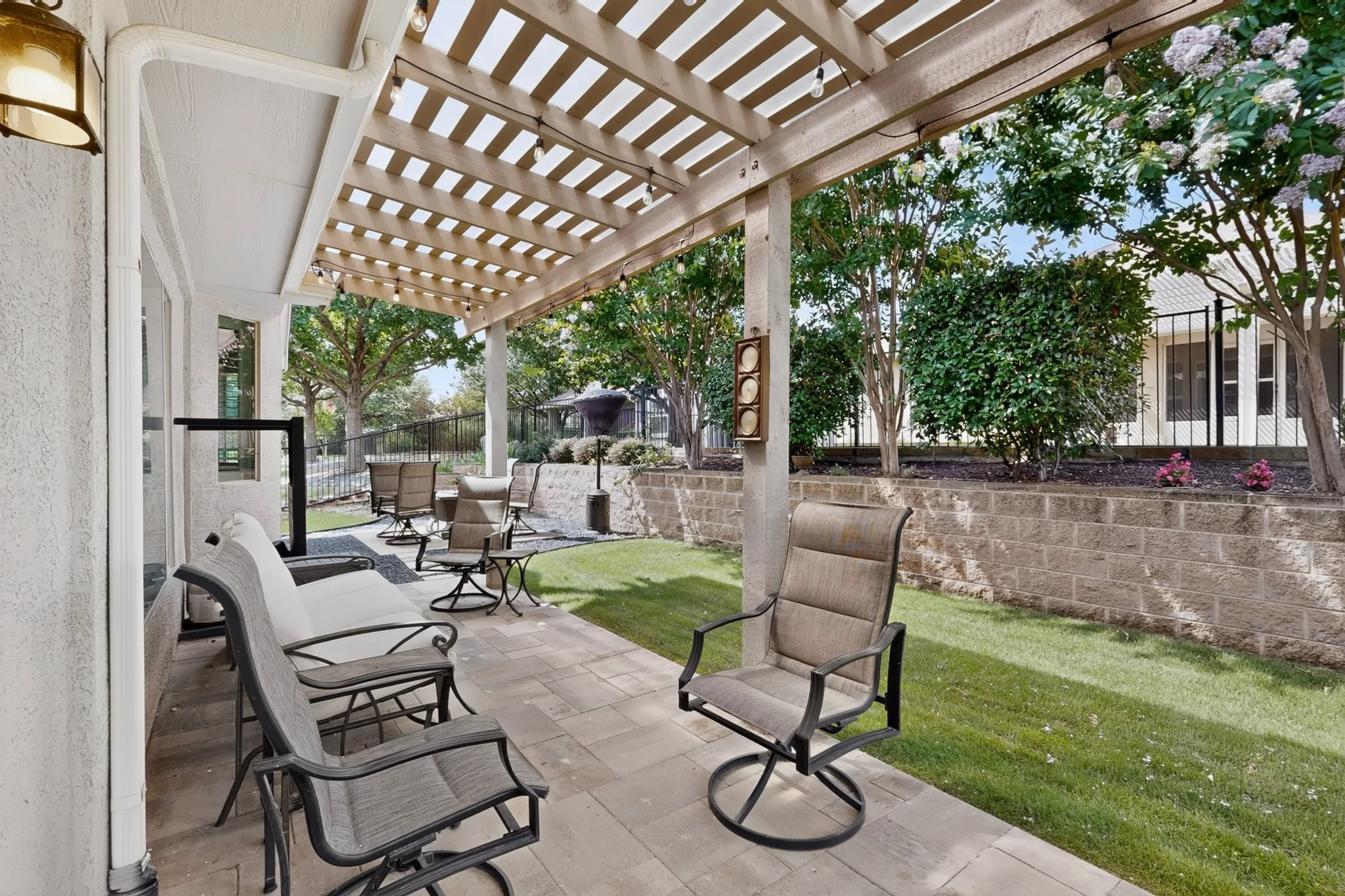 Single Family Residence For Sale in Denton County , 9705 Teakwood Avenue, Denton, Texas 76207, 2 Bedroom, 3 Bathroom, 2 Garage spaces, 2,181 Sqft, built in 2014, mls#21402617, Real Estate Agent in Denton, Homes For Sale in Denton county, Homes For Sale in Denton, Realtor in Denton Texas, Real Estate Brokerage Independent Realty Texas, Luminita Cordes Realtor