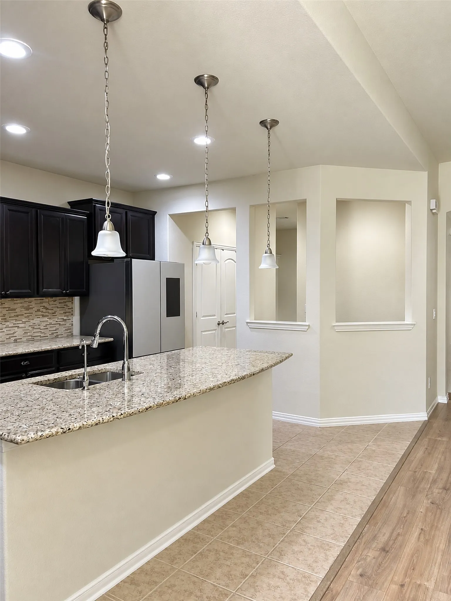 Single Family Residence For Sale in Denton County , 420 Windward Drive, Little Elm, Texas 75068, 5 Bedroom, 4 Bathroom, 2 Garage spaces, 3,275 Sqft, built in 2017, mls#21403149, Real Estate Agent in Little Elm, Homes For Sale in Denton county, Homes For Sale in Little Elm, Realtor in Little Elm Texas, Real Estate Brokerage Independent Realty Texas, Luminita Cordes Realtor