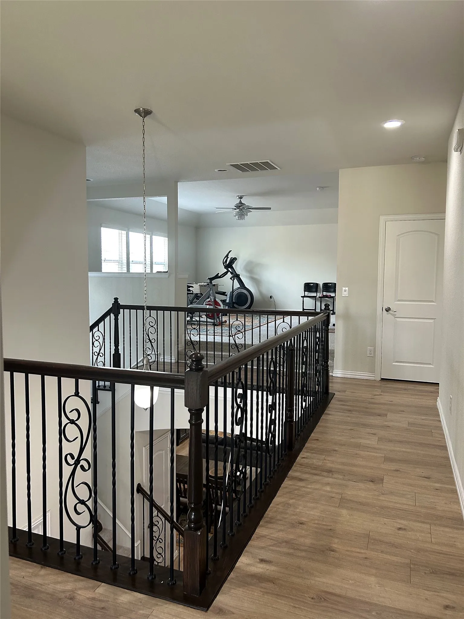 Single Family Residence For Sale in Denton County , 420 Windward Drive, Little Elm, Texas 75068, 5 Bedroom, 4 Bathroom, 2 Garage spaces, 3,275 Sqft, built in 2017, mls#21403149, Real Estate Agent in Little Elm, Homes For Sale in Denton county, Homes For Sale in Little Elm, Realtor in Little Elm Texas, Real Estate Brokerage Independent Realty Texas, Luminita Cordes Realtor