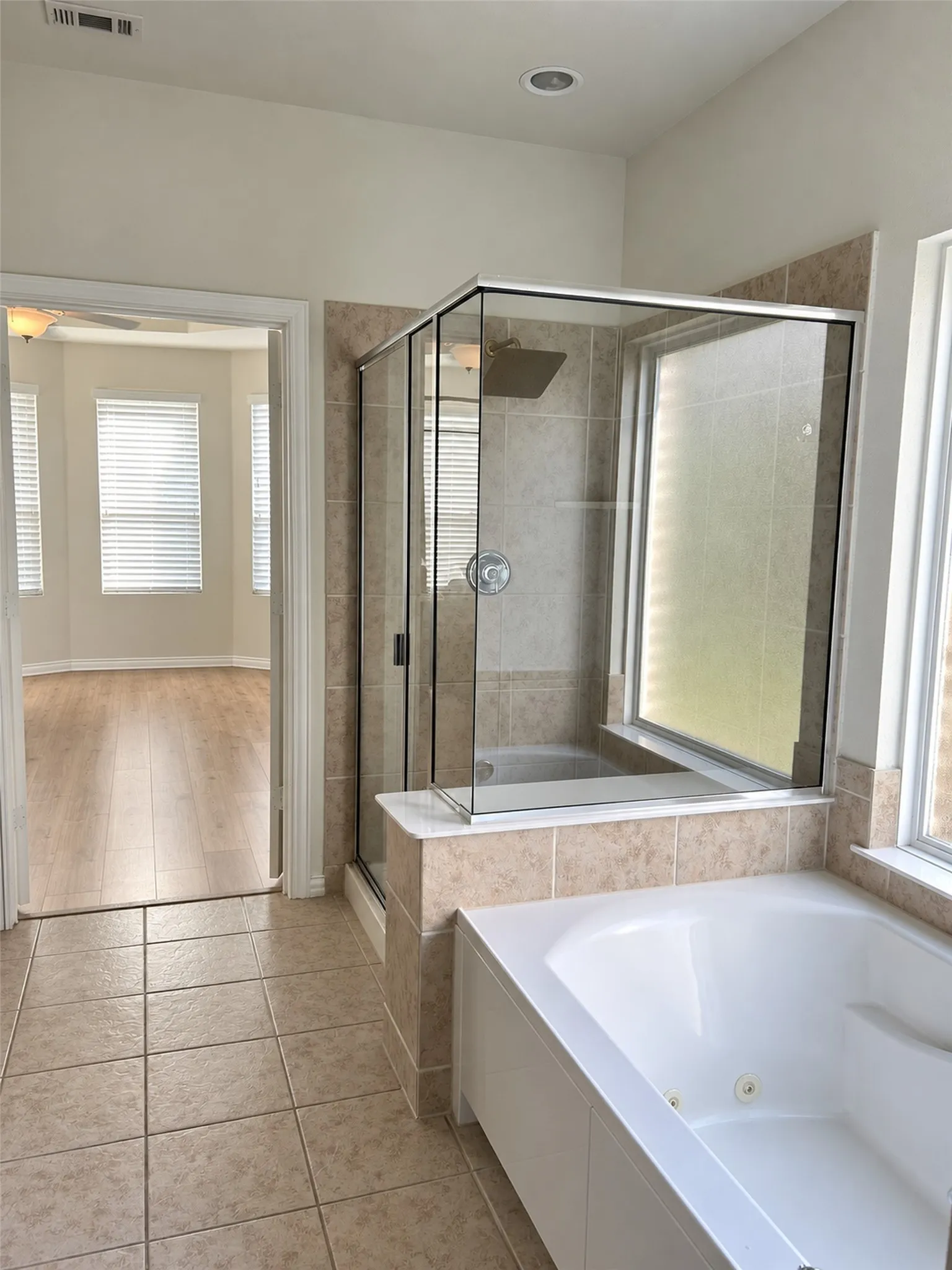 Single Family Residence For Sale in Denton County , 420 Windward Drive, Little Elm, Texas 75068, 5 Bedroom, 4 Bathroom, 2 Garage spaces, 3,275 Sqft, built in 2017, mls#21403149, Real Estate Agent in Little Elm, Homes For Sale in Denton county, Homes For Sale in Little Elm, Realtor in Little Elm Texas, Real Estate Brokerage Independent Realty Texas, Luminita Cordes Realtor