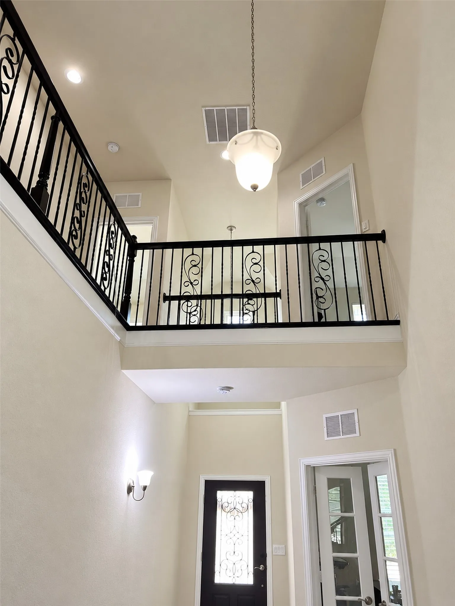 Single Family Residence For Sale in Denton County , 420 Windward Drive, Little Elm, Texas 75068, 5 Bedroom, 4 Bathroom, 2 Garage spaces, 3,275 Sqft, built in 2017, mls#21403149, Real Estate Agent in Little Elm, Homes For Sale in Denton county, Homes For Sale in Little Elm, Realtor in Little Elm Texas, Real Estate Brokerage Independent Realty Texas, Luminita Cordes Realtor