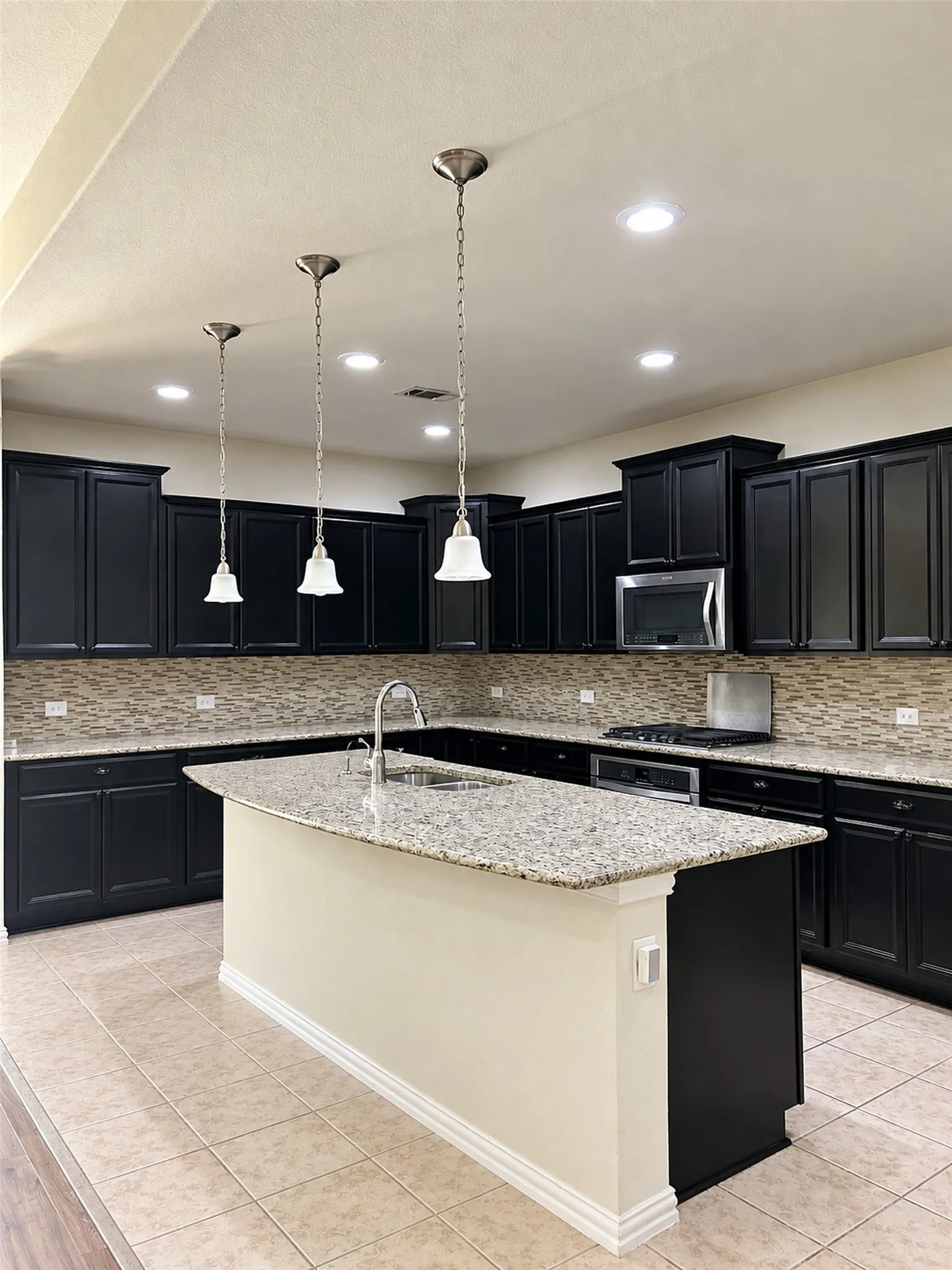 Single Family Residence For Sale in Denton County , 420 Windward Drive, Little Elm, Texas 75068, 5 Bedroom, 4 Bathroom, 2 Garage spaces, 3,275 Sqft, built in 2017, mls#21403149, Real Estate Agent in Little Elm, Homes For Sale in Denton county, Homes For Sale in Little Elm, Realtor in Little Elm Texas, Real Estate Brokerage Independent Realty Texas, Luminita Cordes Realtor