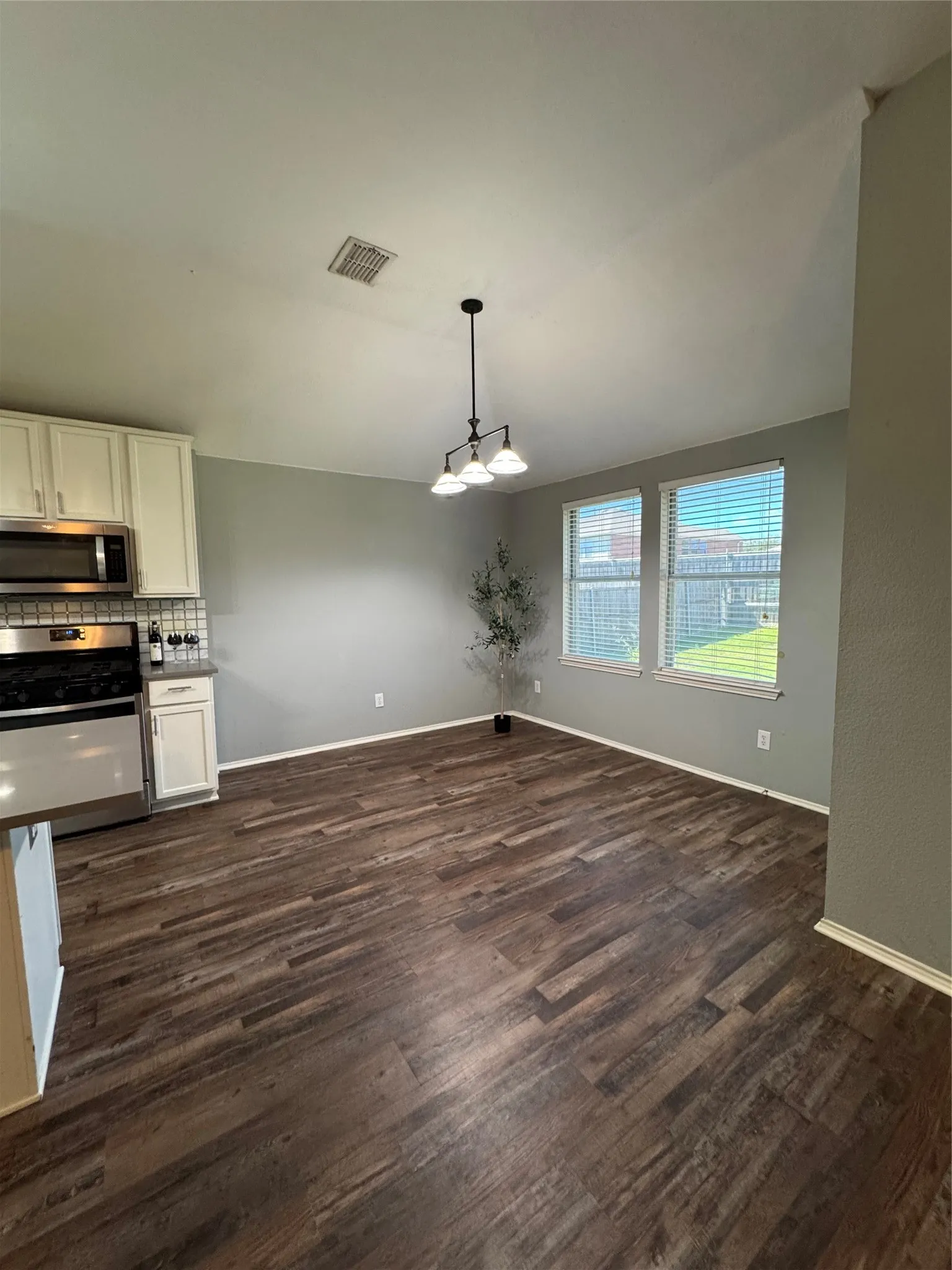 Single Family Residence For Sale in Kaufman County , 106 Greenfield Trail, Forney, Texas 75126, 3 Bedroom, 2 Bathroom, 2 Garage spaces, 1,841 Sqft, built in 2004, mls#21402331, Real Estate Agent in Forney, Homes For Sale in Kaufman county, Homes For Sale in Forney, Realtor in Forney Texas, Real Estate Brokerage Independent Realty Texas, Luminita Cordes Realtor