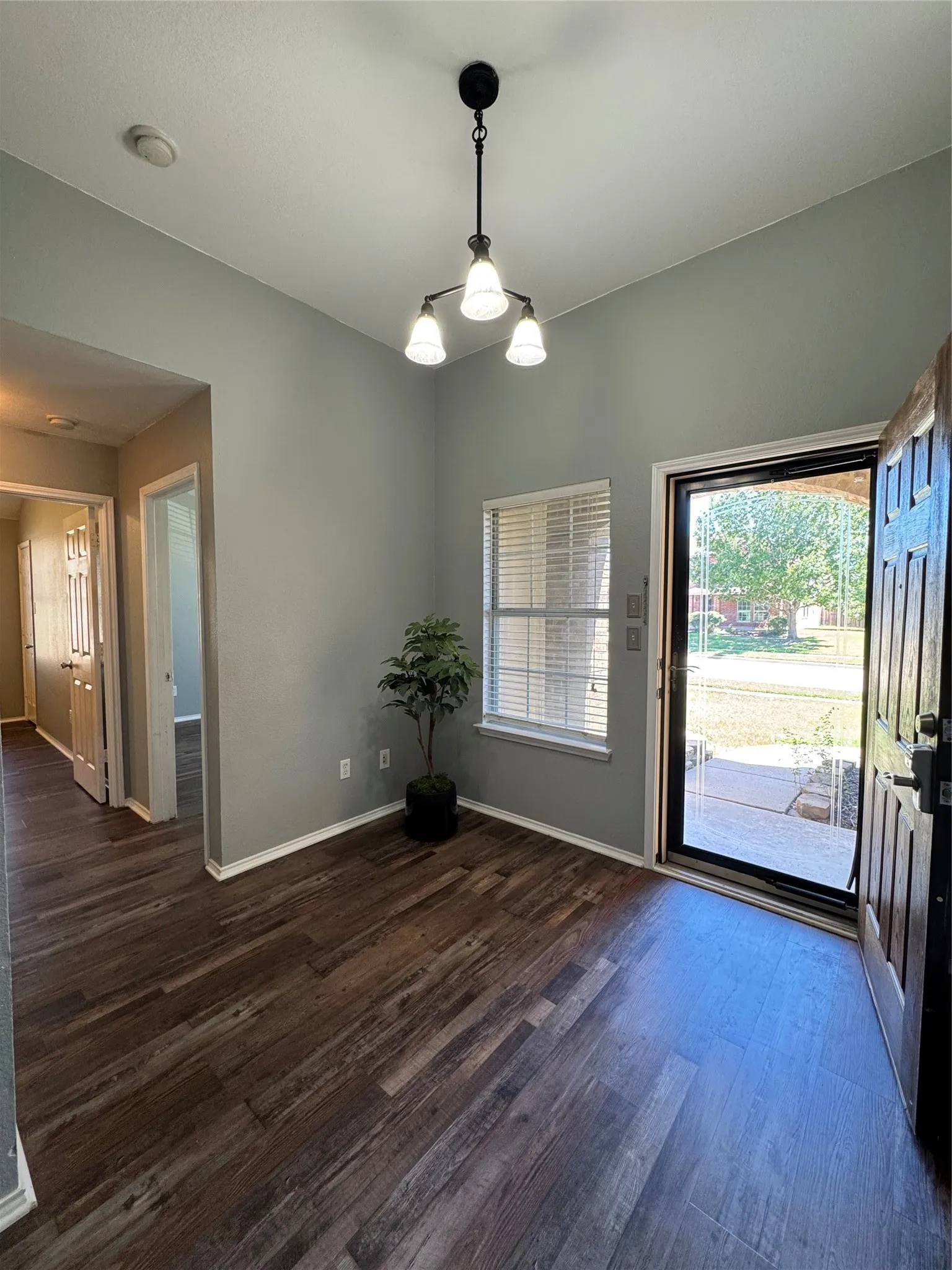 Single Family Residence For Sale in Kaufman County , 106 Greenfield Trail, Forney, Texas 75126, 3 Bedroom, 2 Bathroom, 2 Garage spaces, 1,841 Sqft, built in 2004, mls#21402331, Real Estate Agent in Forney, Homes For Sale in Kaufman county, Homes For Sale in Forney, Realtor in Forney Texas, Real Estate Brokerage Independent Realty Texas, Luminita Cordes Realtor