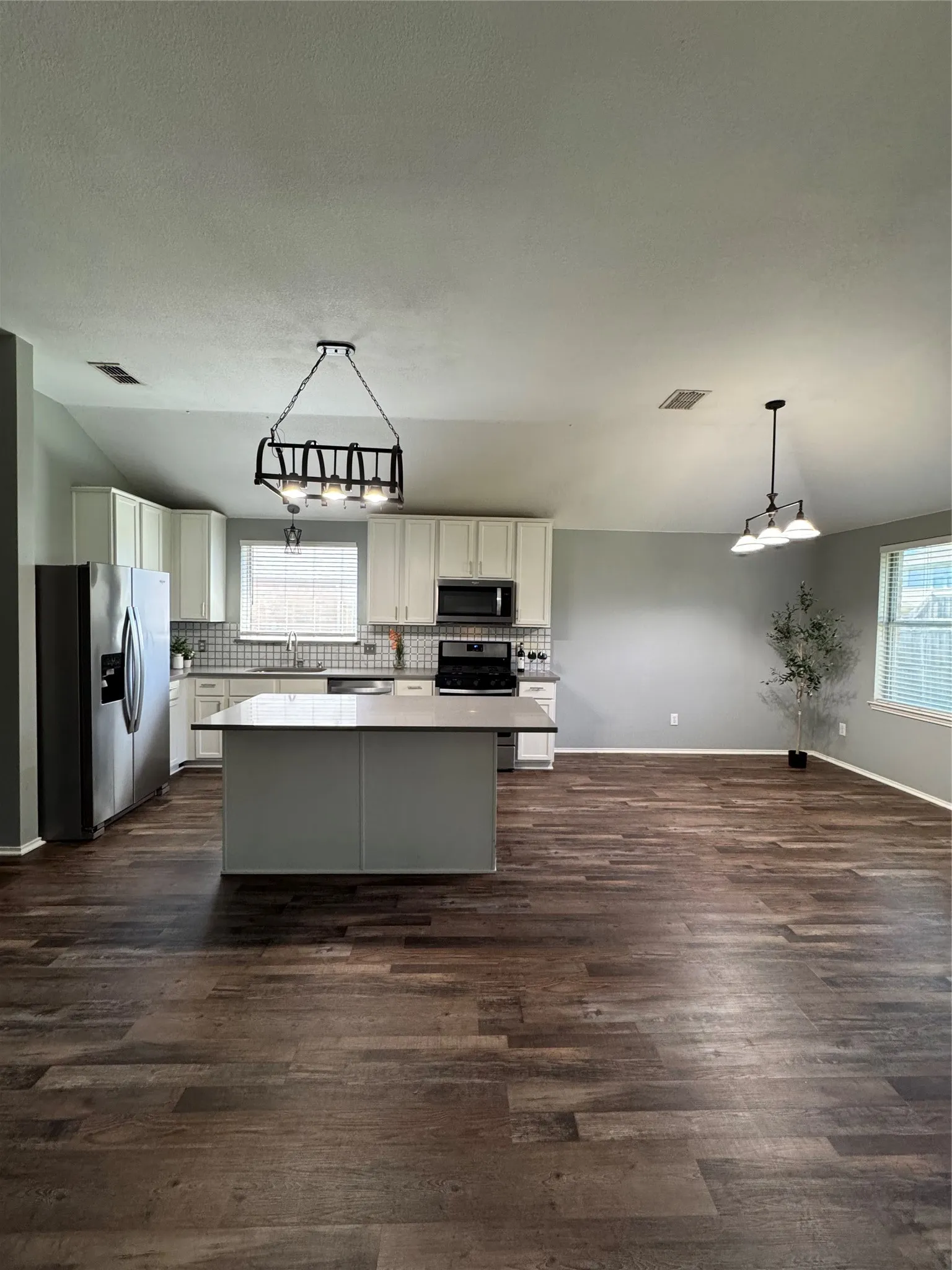 Single Family Residence For Sale in Kaufman County , 106 Greenfield Trail, Forney, Texas 75126, 3 Bedroom, 2 Bathroom, 2 Garage spaces, 1,841 Sqft, built in 2004, mls#21402331, Real Estate Agent in Forney, Homes For Sale in Kaufman county, Homes For Sale in Forney, Realtor in Forney Texas, Real Estate Brokerage Independent Realty Texas, Luminita Cordes Realtor