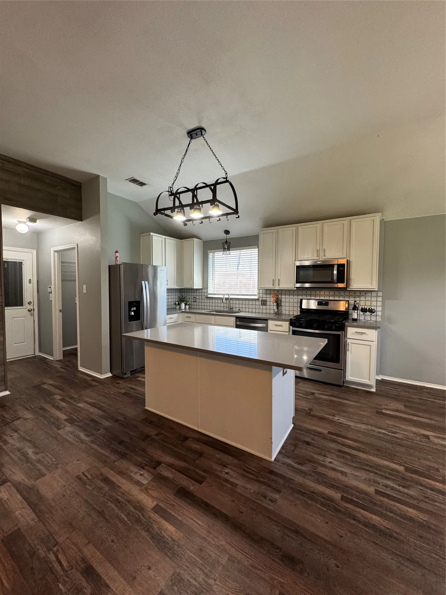 Single Family Residence For Sale in Kaufman County , 106 Greenfield Trail, Forney, Texas 75126, 3 Bedroom, 2 Bathroom, 2 Garage spaces, 1,841 Sqft, built in 2004, mls#21402331, Real Estate Agent in Forney, Homes For Sale in Kaufman county, Homes For Sale in Forney, Realtor in Forney Texas, Real Estate Brokerage Independent Realty Texas, Luminita Cordes Realtor