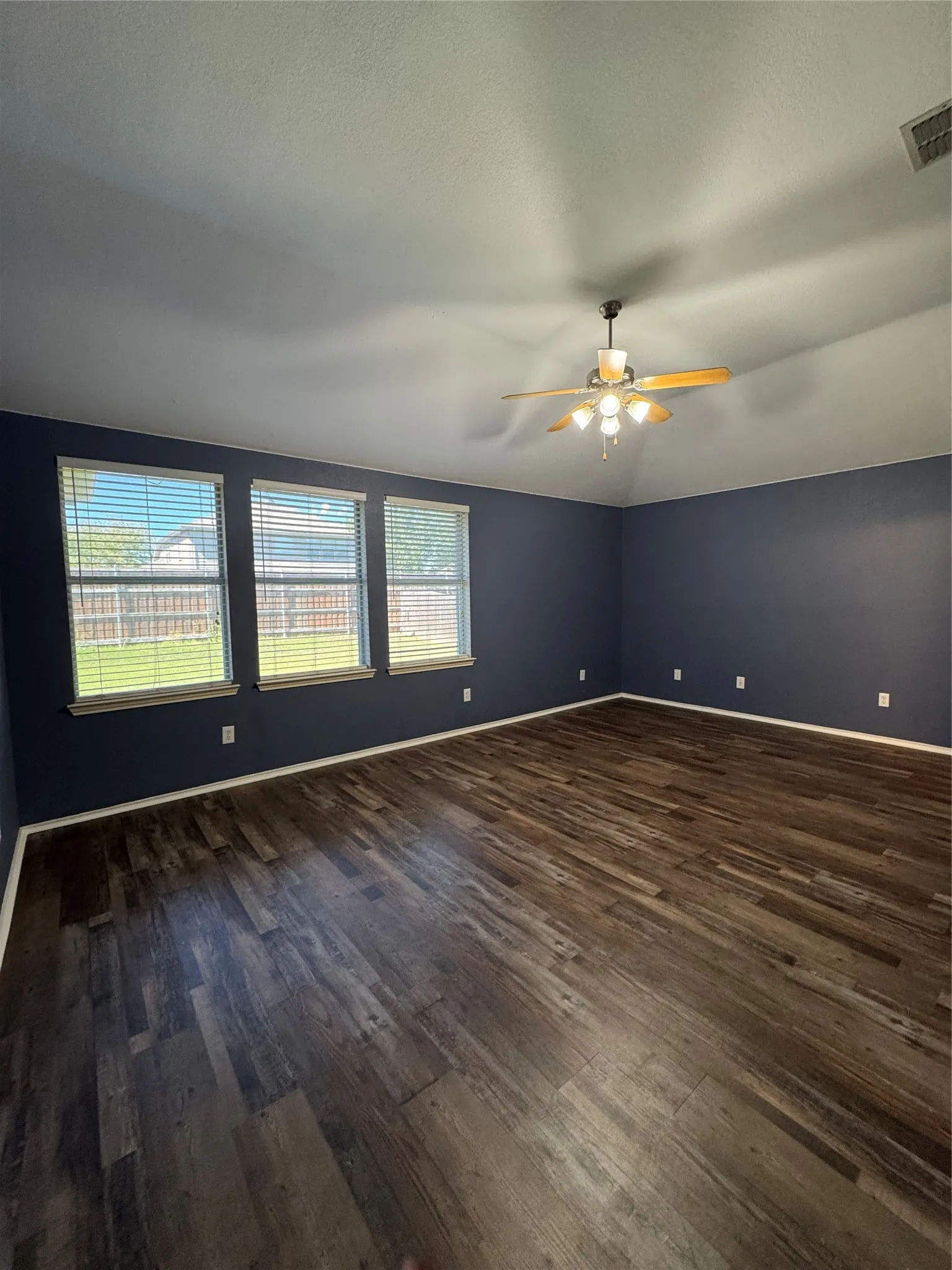 Single Family Residence For Sale in Kaufman County , 106 Greenfield Trail, Forney, Texas 75126, 3 Bedroom, 2 Bathroom, 2 Garage spaces, 1,841 Sqft, built in 2004, mls#21402331, Real Estate Agent in Forney, Homes For Sale in Kaufman county, Homes For Sale in Forney, Realtor in Forney Texas, Real Estate Brokerage Independent Realty Texas, Luminita Cordes Realtor