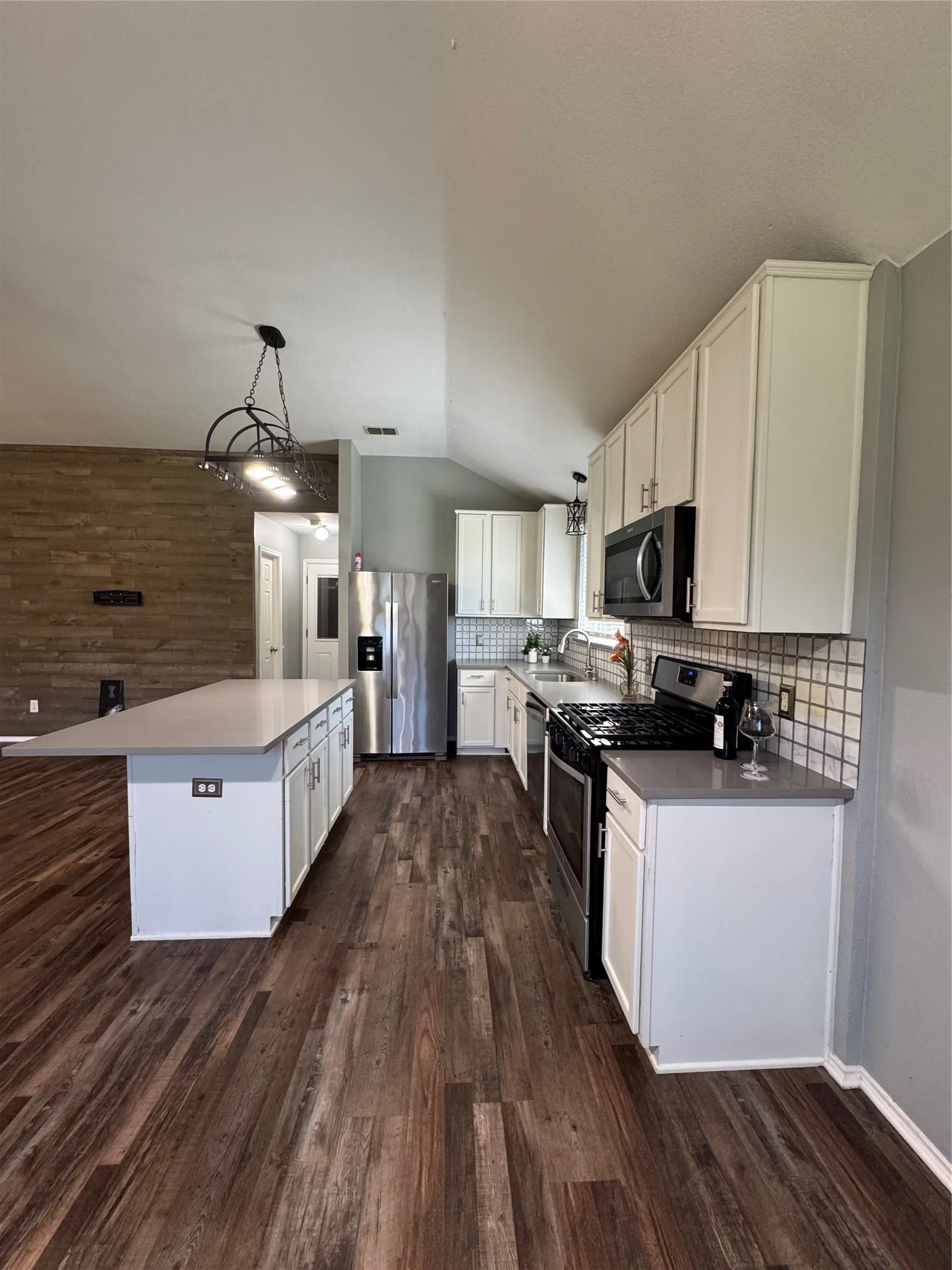 Single Family Residence For Sale in Kaufman County , 106 Greenfield Trail, Forney, Texas 75126, 3 Bedroom, 2 Bathroom, 2 Garage spaces, 1,841 Sqft, built in 2004, mls#21402331, Real Estate Agent in Forney, Homes For Sale in Kaufman county, Homes For Sale in Forney, Realtor in Forney Texas, Real Estate Brokerage Independent Realty Texas, Luminita Cordes Realtor
