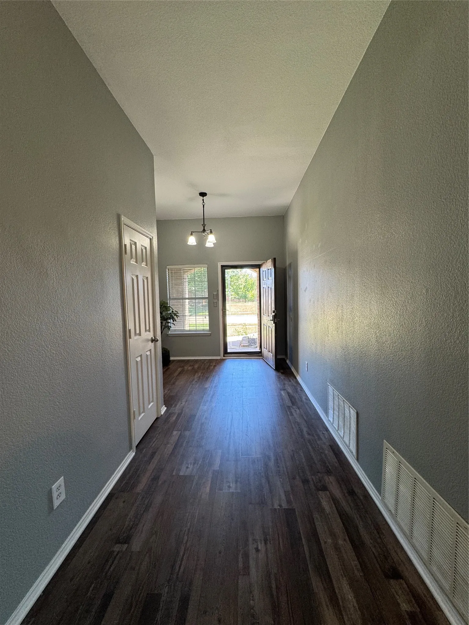 Single Family Residence For Sale in Kaufman County , 106 Greenfield Trail, Forney, Texas 75126, 3 Bedroom, 2 Bathroom, 2 Garage spaces, 1,841 Sqft, built in 2004, mls#21402331, Real Estate Agent in Forney, Homes For Sale in Kaufman county, Homes For Sale in Forney, Realtor in Forney Texas, Real Estate Brokerage Independent Realty Texas, Luminita Cordes Realtor