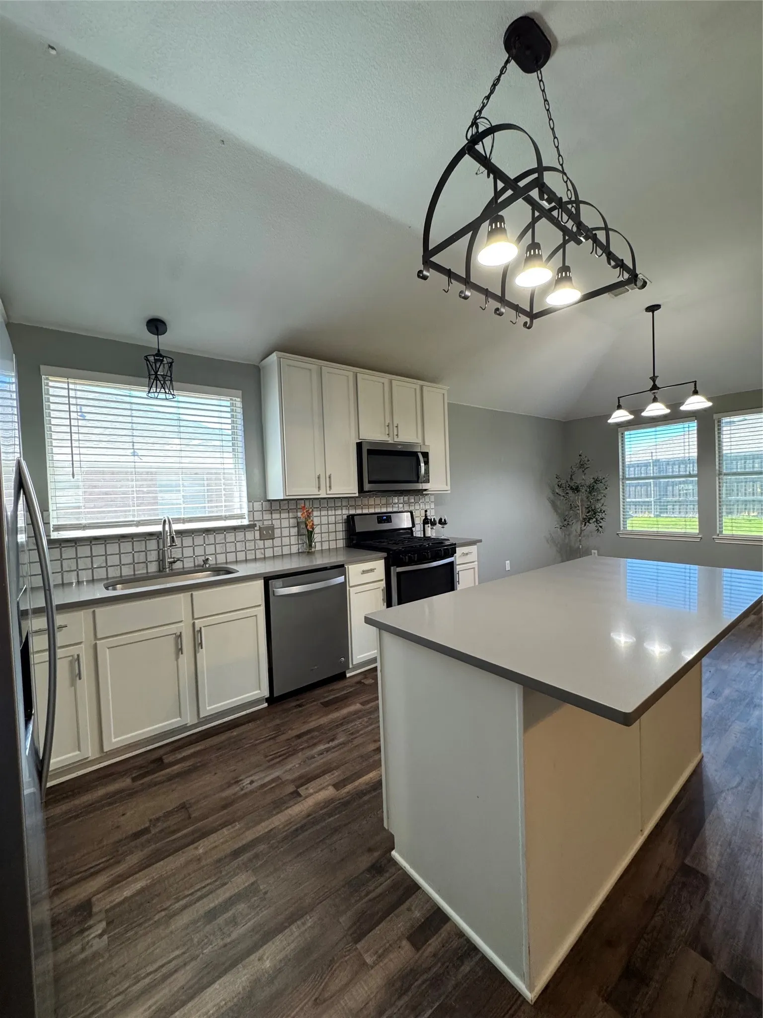 Single Family Residence For Sale in Kaufman County , 106 Greenfield Trail, Forney, Texas 75126, 3 Bedroom, 2 Bathroom, 2 Garage spaces, 1,841 Sqft, built in 2004, mls#21402331, Real Estate Agent in Forney, Homes For Sale in Kaufman county, Homes For Sale in Forney, Realtor in Forney Texas, Real Estate Brokerage Independent Realty Texas, Luminita Cordes Realtor
