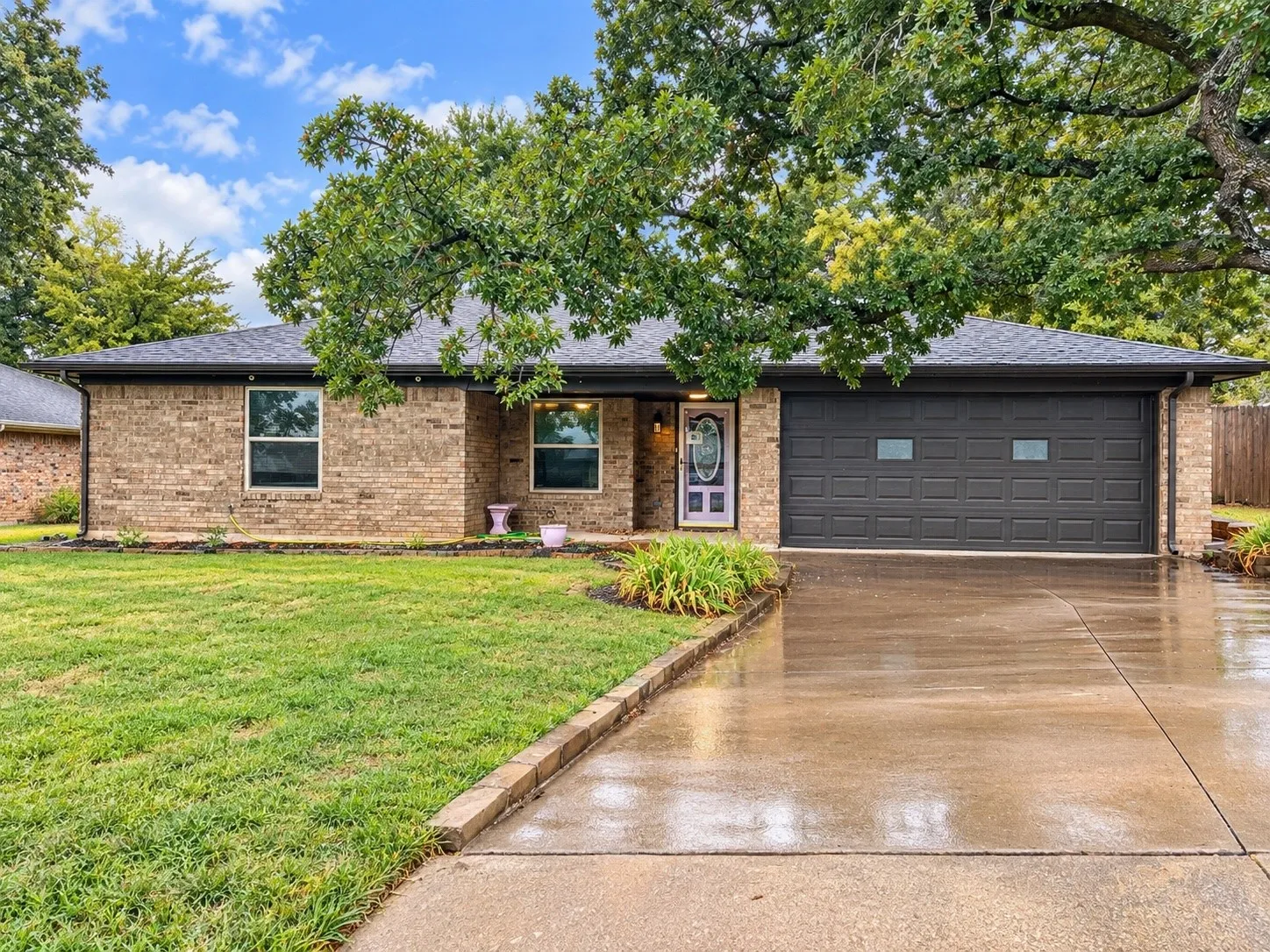 Single Family Residence For Sale in Parker County , 612 State Street, Weatherford, Texas 76086, 3 Bedroom, 3 Bathroom, 2 Garage spaces, 1,443 Sqft, built in 1974, mls#21403140, Real Estate Agent in Weatherford, Homes For Sale in Parker county, Homes For Sale in Weatherford, Realtor in Weatherford Texas, Real Estate Brokerage Independent Realty Texas, Luminita Cordes Realtor