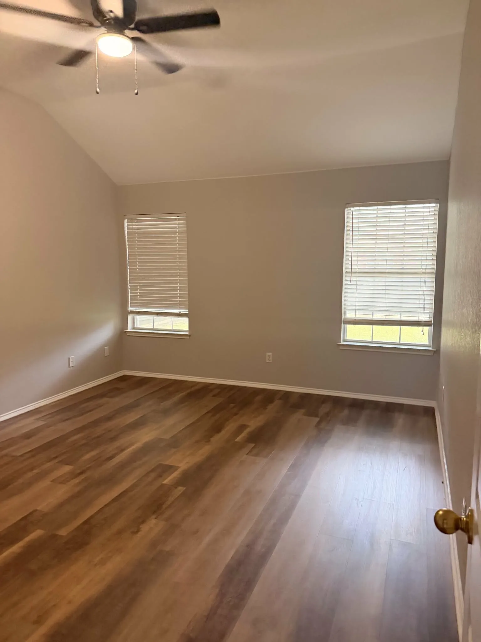 Single Family Residence For Rent in Dallas County , 1619 Wintercrest Road, Grand Prairie, Texas 75052, 3 Bedroom, 1 Bathroom, 2 Garage spaces, 1,685 Sqft, built in 2000, mls#21401270, Real Estate Agent in Grand Prairie, Homes For Rent in Dallas county, Homes For Rent in Grand Prairie, Realtor in Grand Prairie Texas, Real Estate Brokerage Independent Realty Texas, Luminita Cordes Realtor