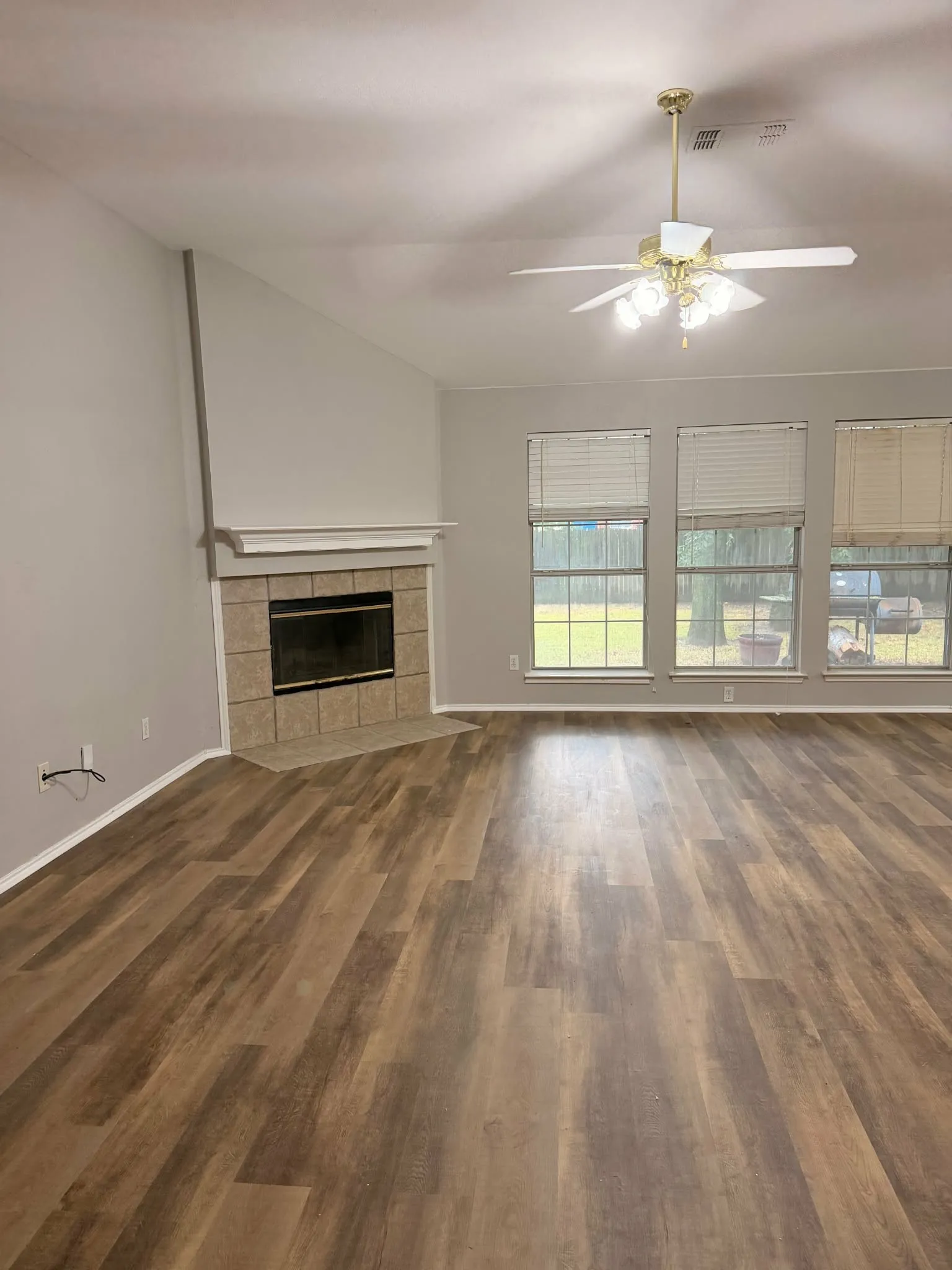Single Family Residence For Rent in Dallas County , 1619 Wintercrest Road, Grand Prairie, Texas 75052, 3 Bedroom, 1 Bathroom, 2 Garage spaces, 1,685 Sqft, built in 2000, mls#21401270, Real Estate Agent in Grand Prairie, Homes For Rent in Dallas county, Homes For Rent in Grand Prairie, Realtor in Grand Prairie Texas, Real Estate Brokerage Independent Realty Texas, Luminita Cordes Realtor