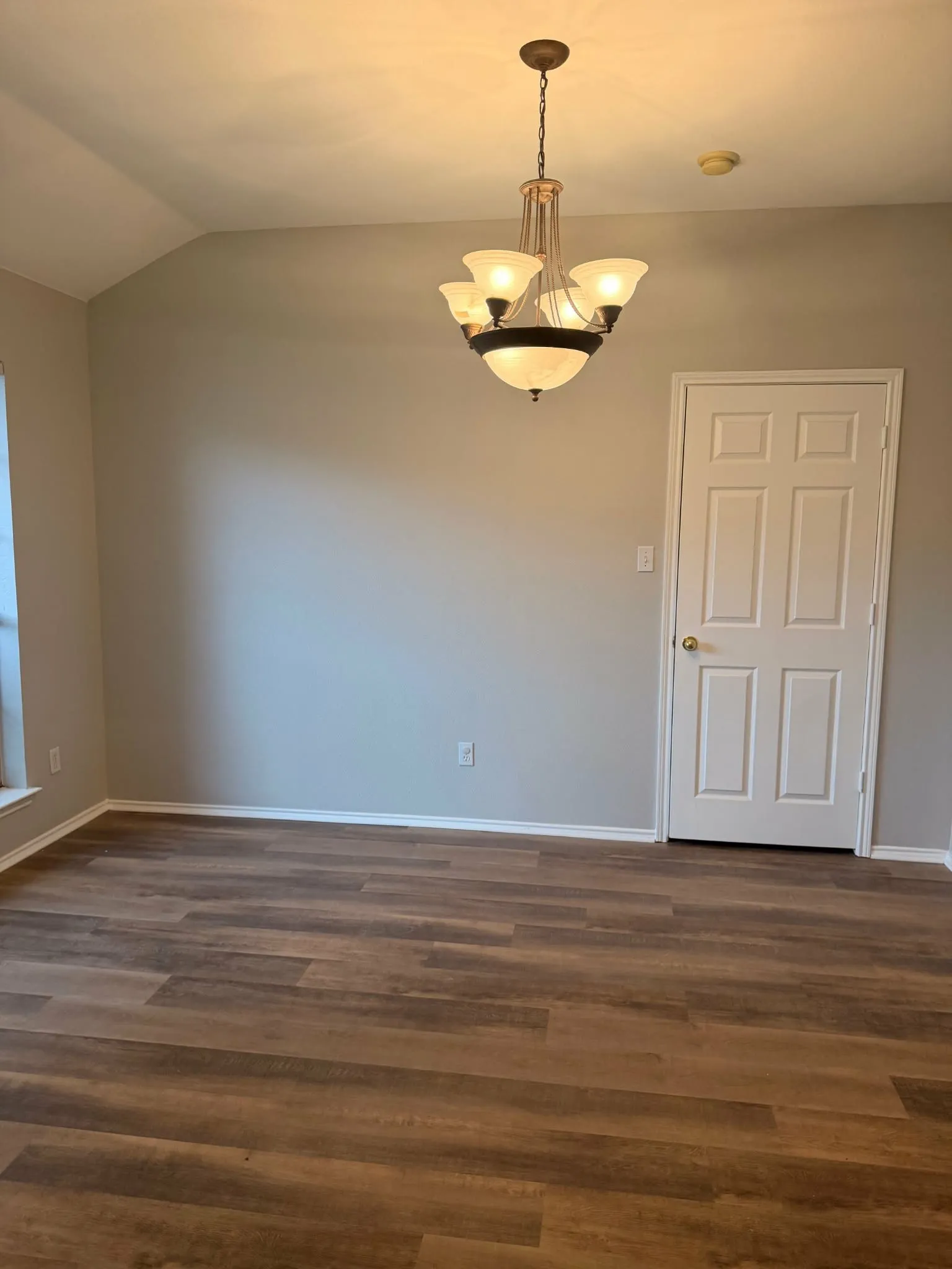 Single Family Residence For Rent in Dallas County , 1619 Wintercrest Road, Grand Prairie, Texas 75052, 3 Bedroom, 1 Bathroom, 2 Garage spaces, 1,685 Sqft, built in 2000, mls#21401270, Real Estate Agent in Grand Prairie, Homes For Rent in Dallas county, Homes For Rent in Grand Prairie, Realtor in Grand Prairie Texas, Real Estate Brokerage Independent Realty Texas, Luminita Cordes Realtor