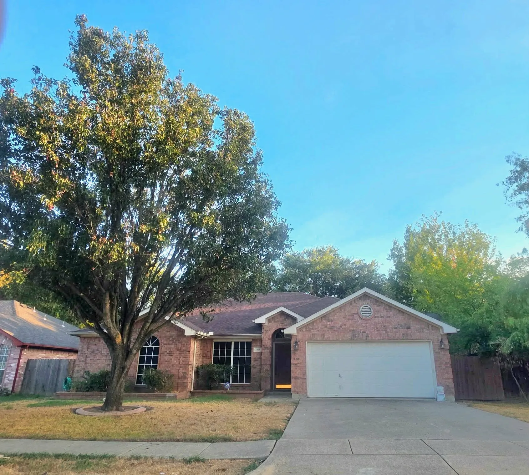 Single Family Residence For Rent in Dallas County , 1619 Wintercrest Road, Grand Prairie, Texas 75052, 3 Bedroom, 1 Bathroom, 2 Garage spaces, 1,685 Sqft, built in 2000, mls#21401270, Real Estate Agent in Grand Prairie, Homes For Rent in Dallas county, Homes For Rent in Grand Prairie, Realtor in Grand Prairie Texas, Real Estate Brokerage Independent Realty Texas, Luminita Cordes Realtor